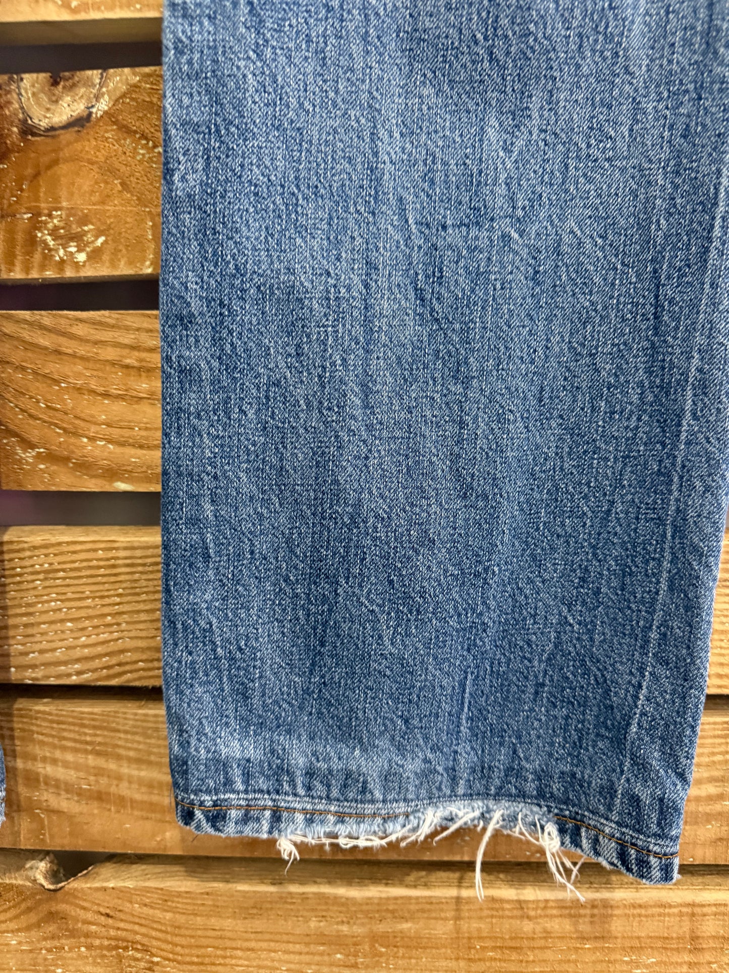Vintage Y2K Levi’s 501 straight leg Jeans. Blue. Waist 34” leg 31”