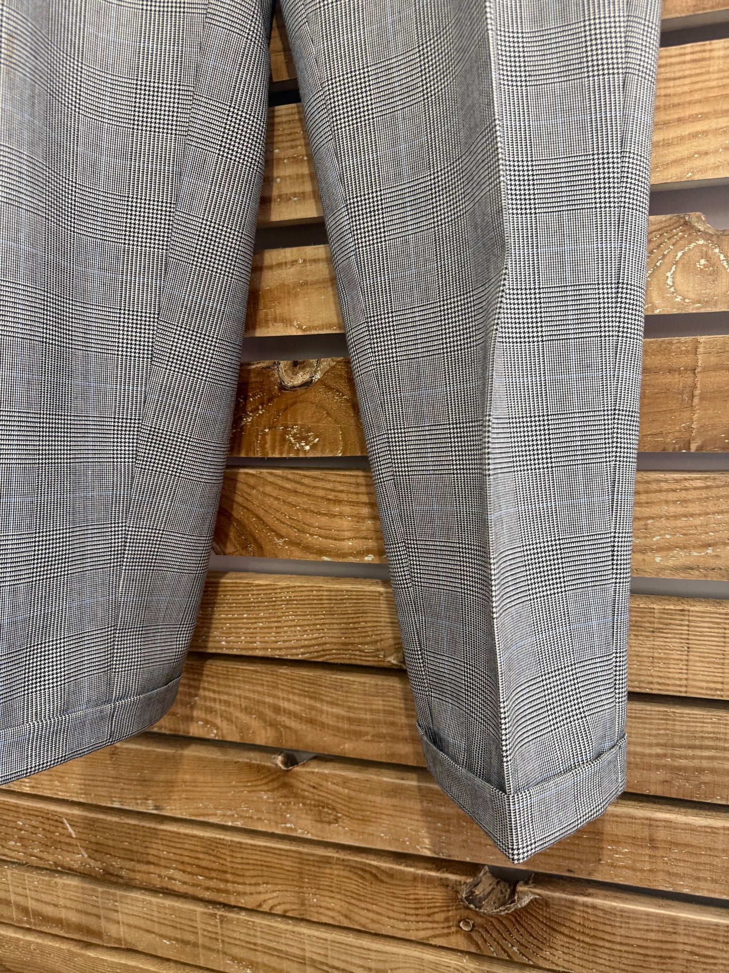 Vintage 80s East - Prince of Wales (Glen) check 2 piece suit. Jacket & Trousers. 42” chest, 32”waist.