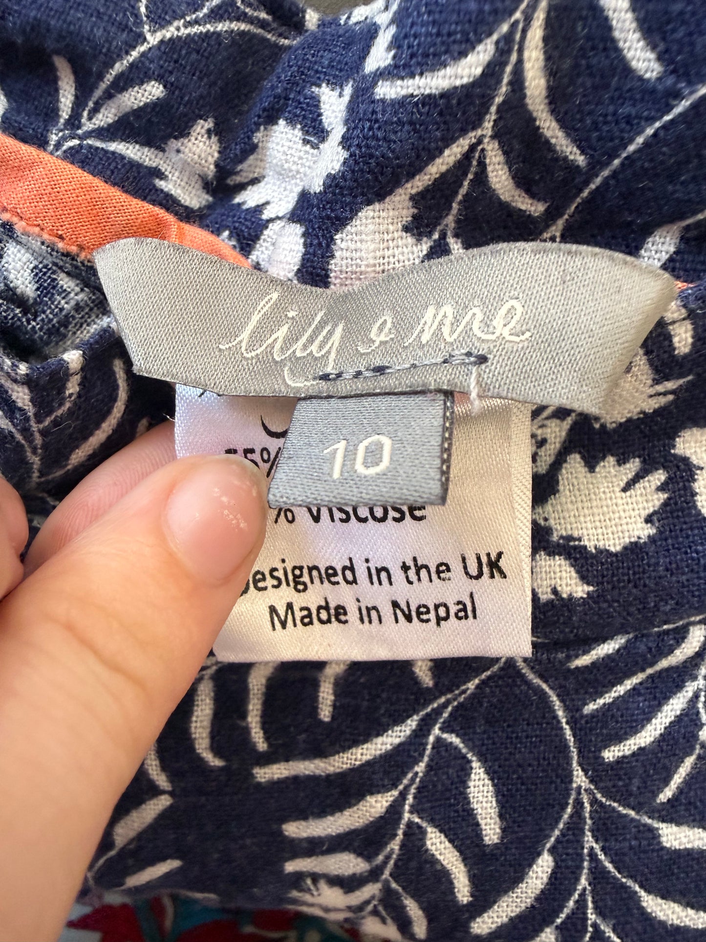 Lily & me floral linen blend shorts. Size 10-12. Summer/ holiday.