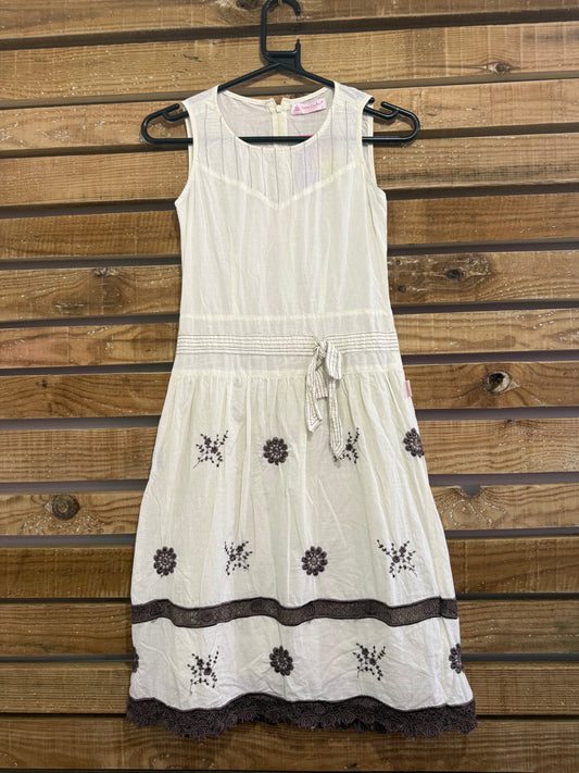 Vintage Y2K Dan Châu summer dress. Cottage core. Size 6-8.