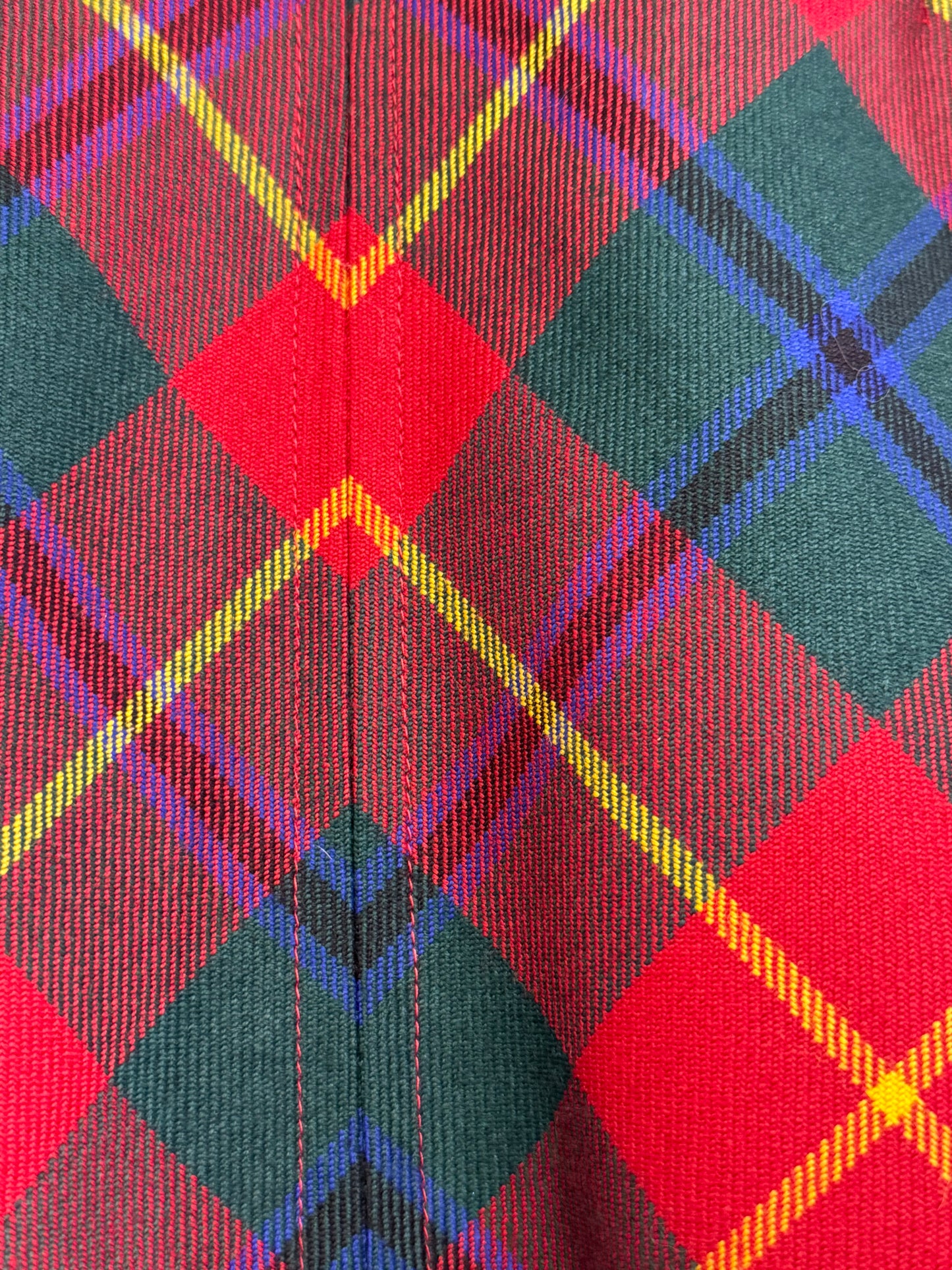 Scotland Shop 100% wool tartan mini skirt. Size 10-12 31” waist