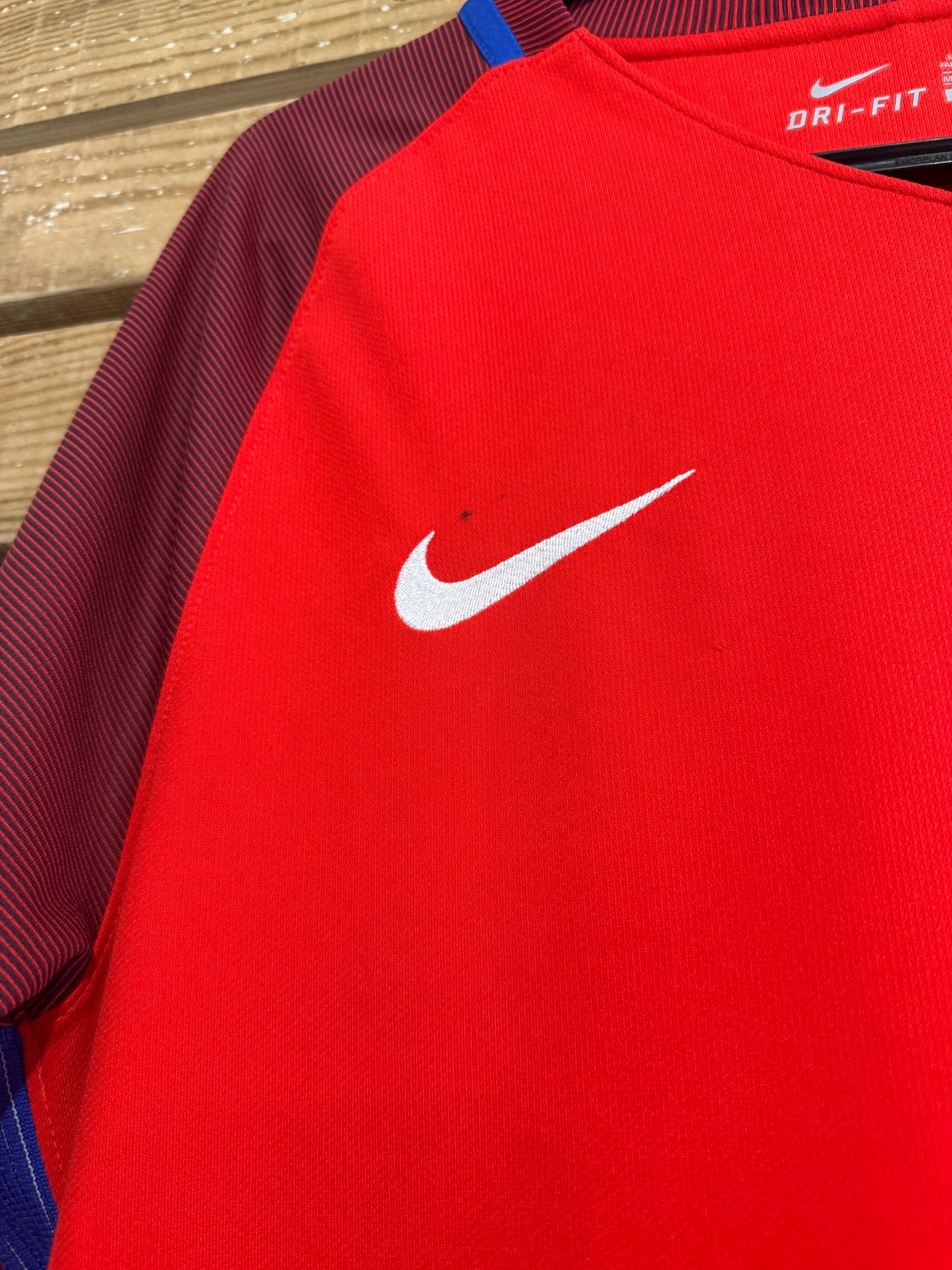 Nike England 2016-2017 Away Shirt. Football top/shirt. Size Medium.