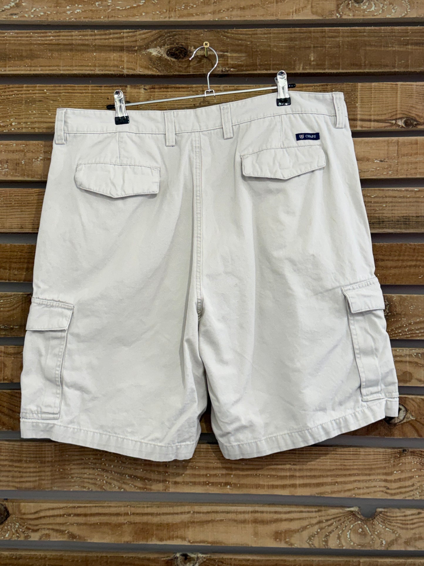 Vintage 90s Chaps-Ralph Lauren cargo cotton shorts. 38” waist. Beige. Golf/summer/holiday.