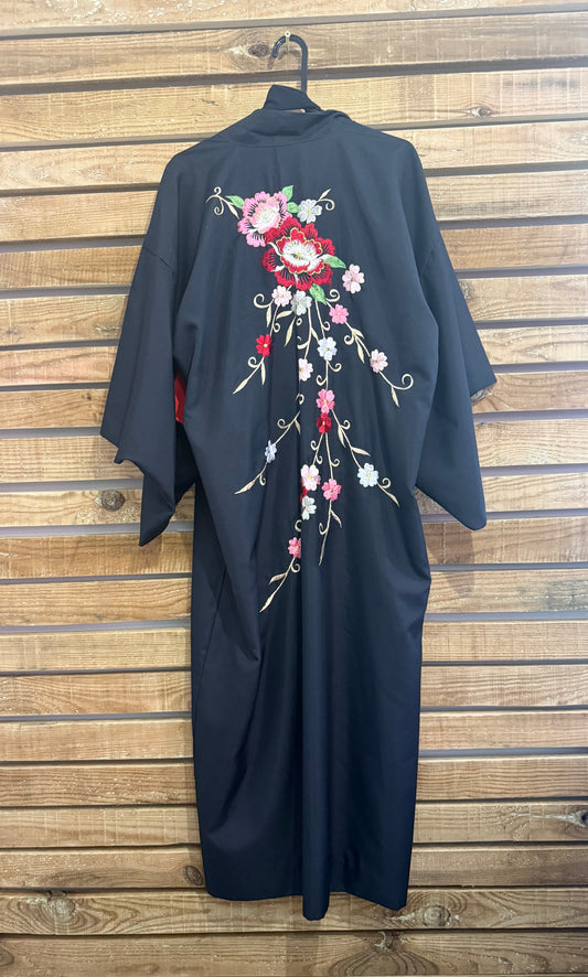 Vintage 70s embroidered peony floral kimono. Free sizing.