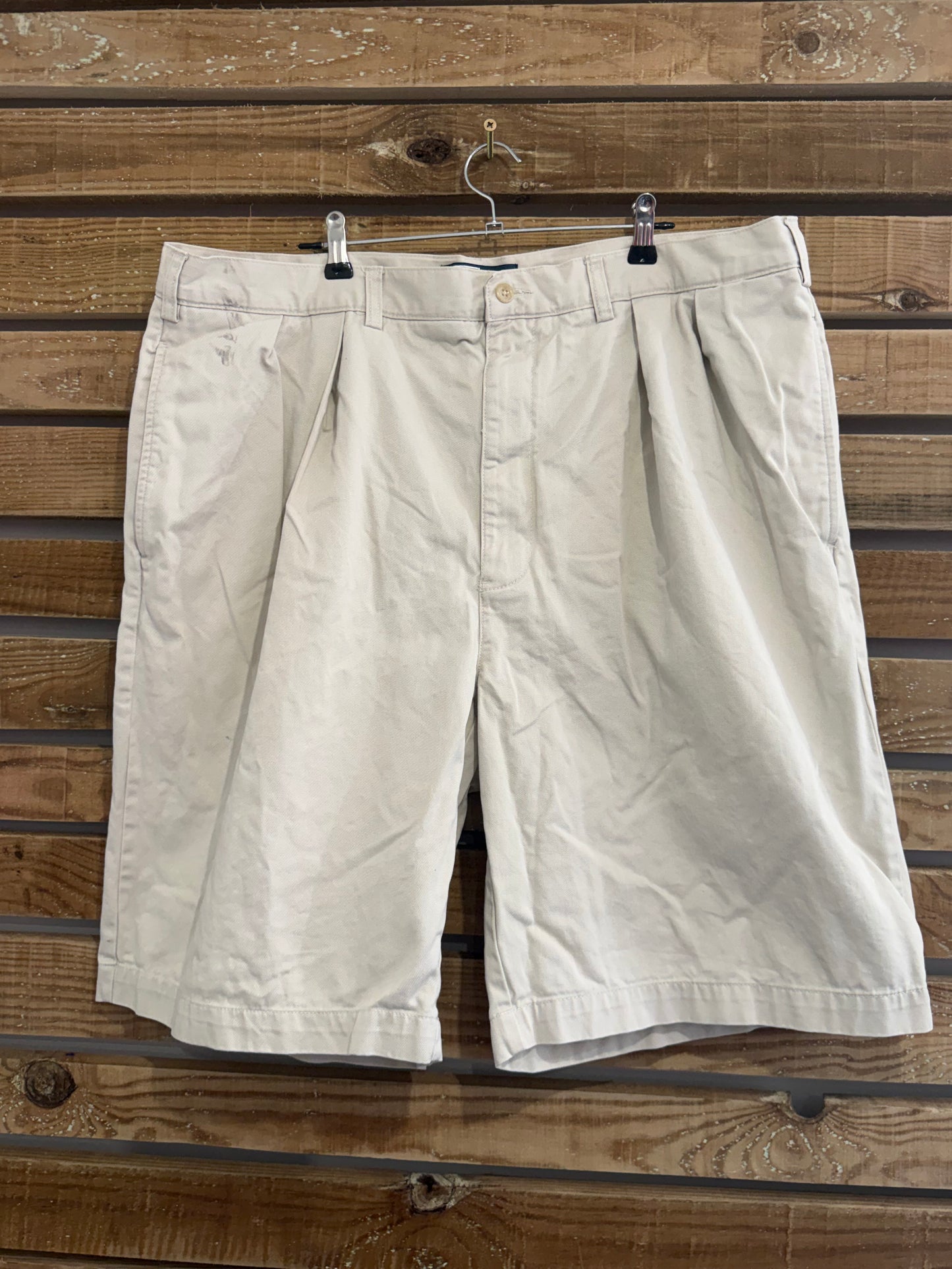 Vintage 90s Ralph Lauren cotton chino shorts. 40” waist. Beige. Golf/summer/holiday.