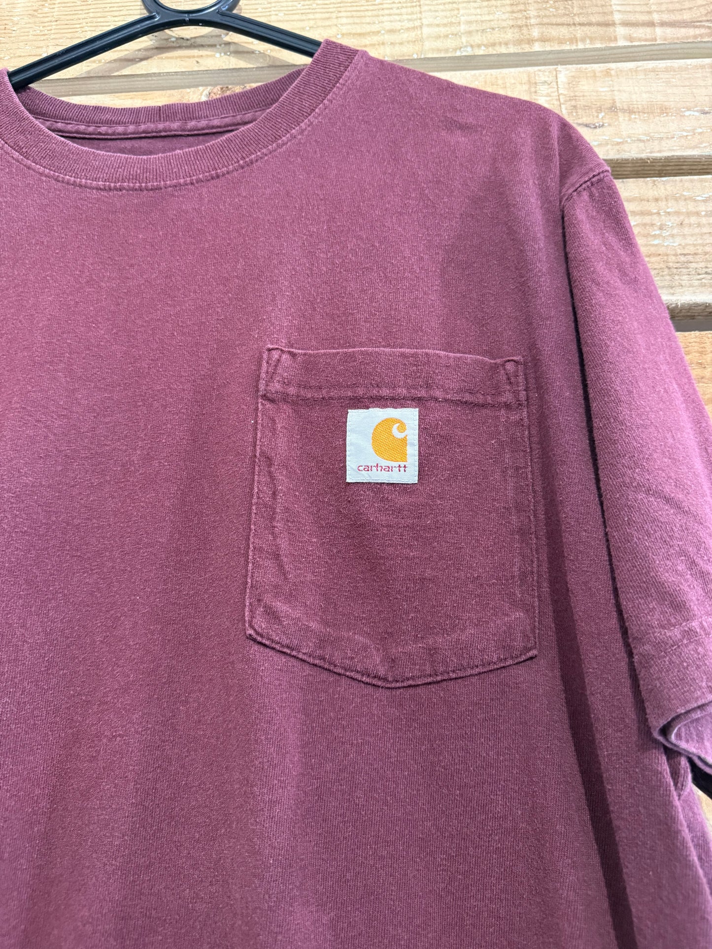 Carhartt logo pocket t-shirt. Burgundy. Workwear/ cowboy/ USA. Size medium.