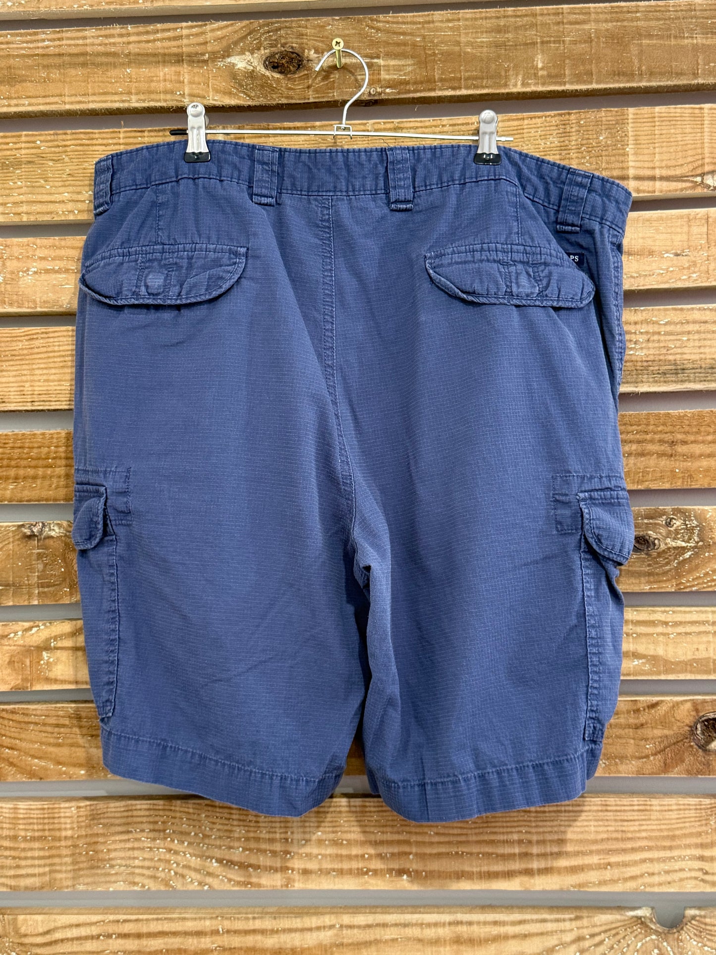 Vintage 90s Chaps-Ralph Lauren cargo cotton shorts. 40” waist. Blue. Golf/summer/holiday.