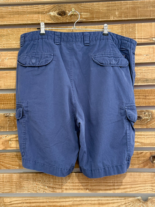 Vintage 90s Chaps-Ralph Lauren cargo cotton shorts. 40” waist. Blue. Golf/summer/holiday.