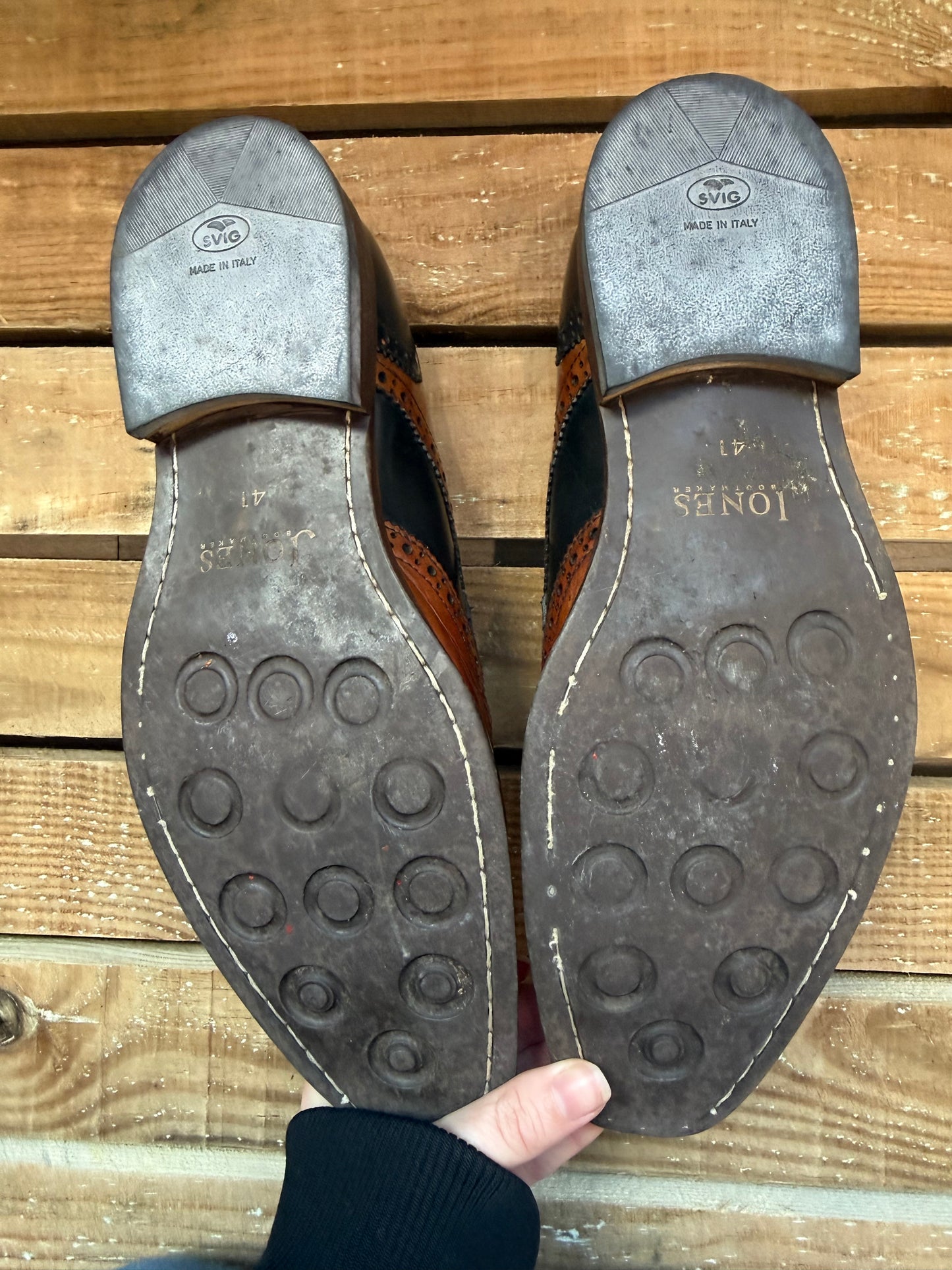 Jones brogue brown leather shoes. Size UK8 EU41.