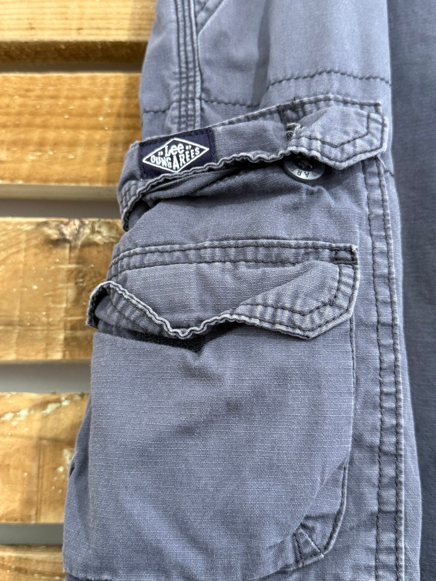 Vintage Y2K Lee cargo shorts. Summer/ Holiday. Navy blue. 32” waist.