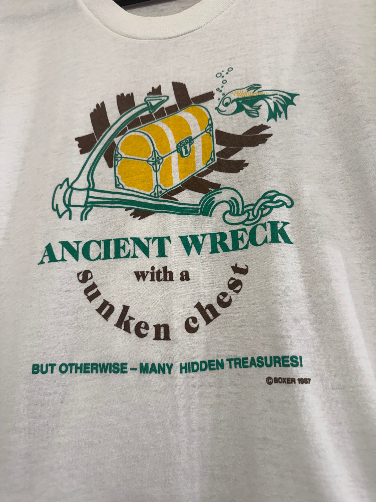 Vintage 80s American single-stitch motif T-shirt. Size Small. Dated 1987