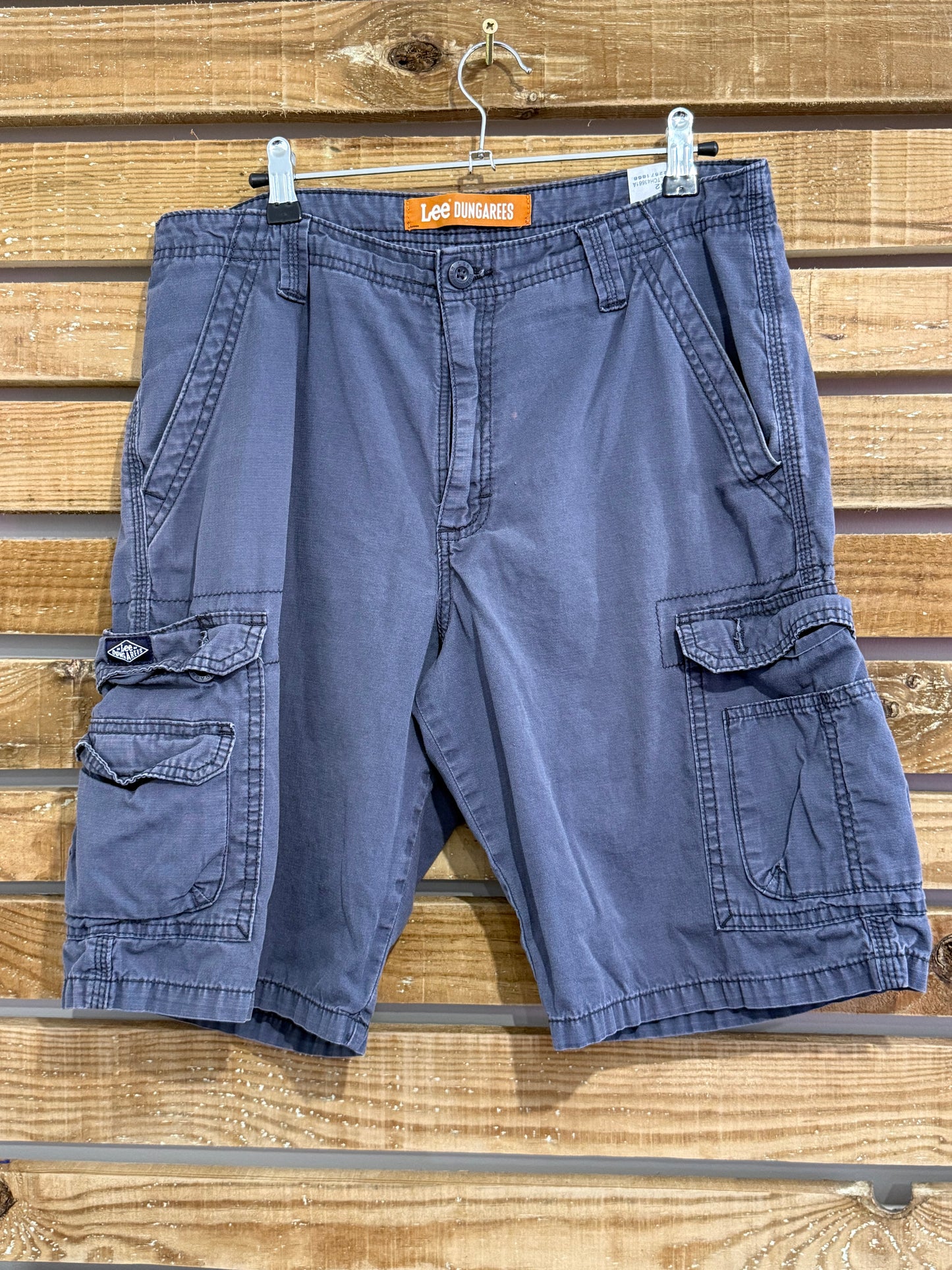 Vintage Y2K Lee cargo shorts. Summer/ Holiday. Navy blue. 32” waist.