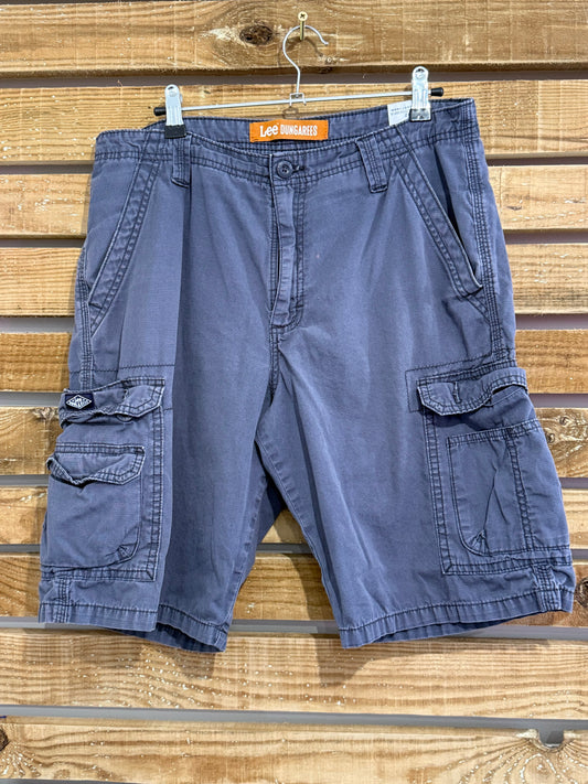 Vintage Y2K Lee cargo shorts. Summer/ Holiday. Navy blue. 32” waist.