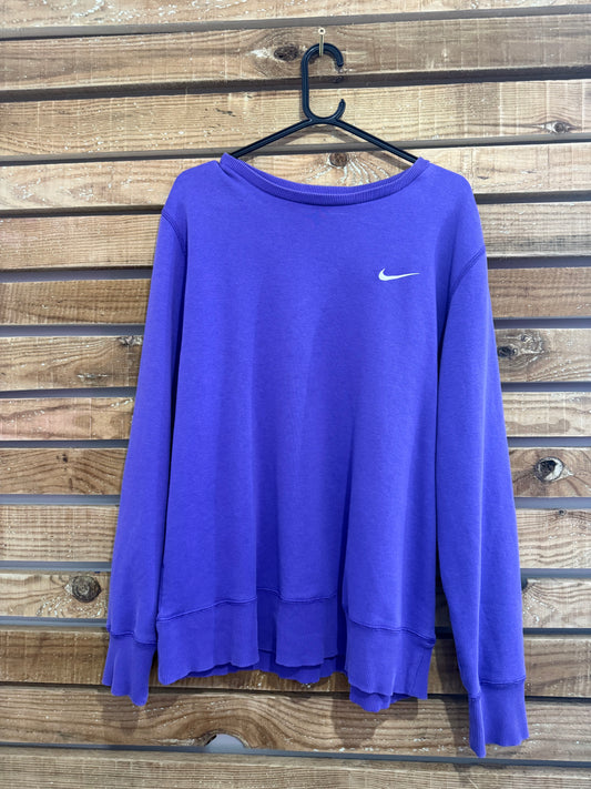 Vintage Y2K Nike logo sweater/ sweatshirt. Purple. Size Large.