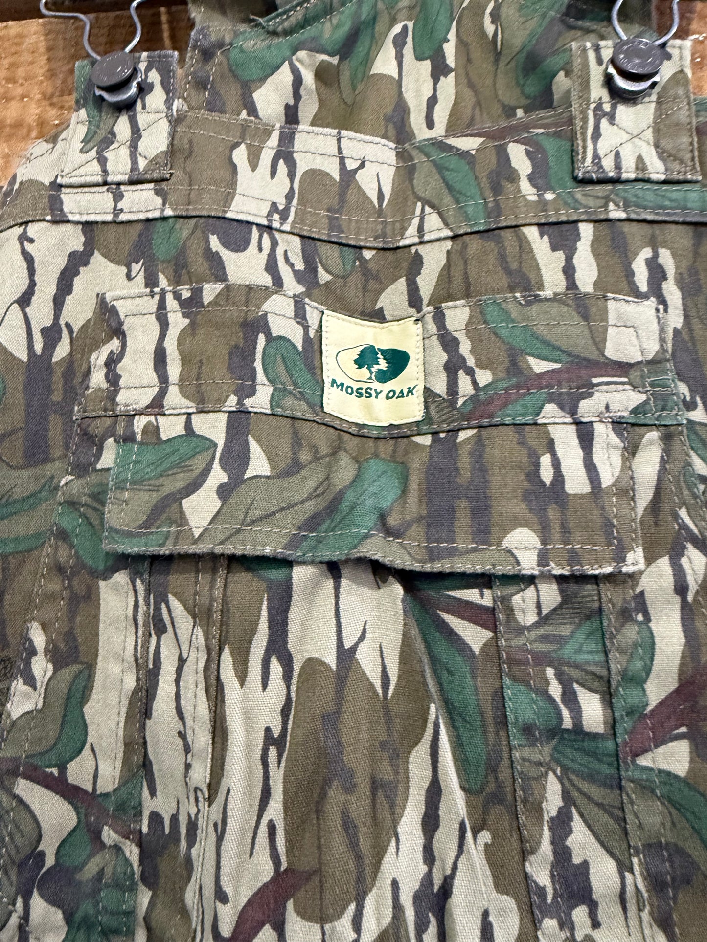 Mossy Oak Realtree Camo Bib overalls/ dungarees. Fishing/ hunting/ festival. Large. Deadstock