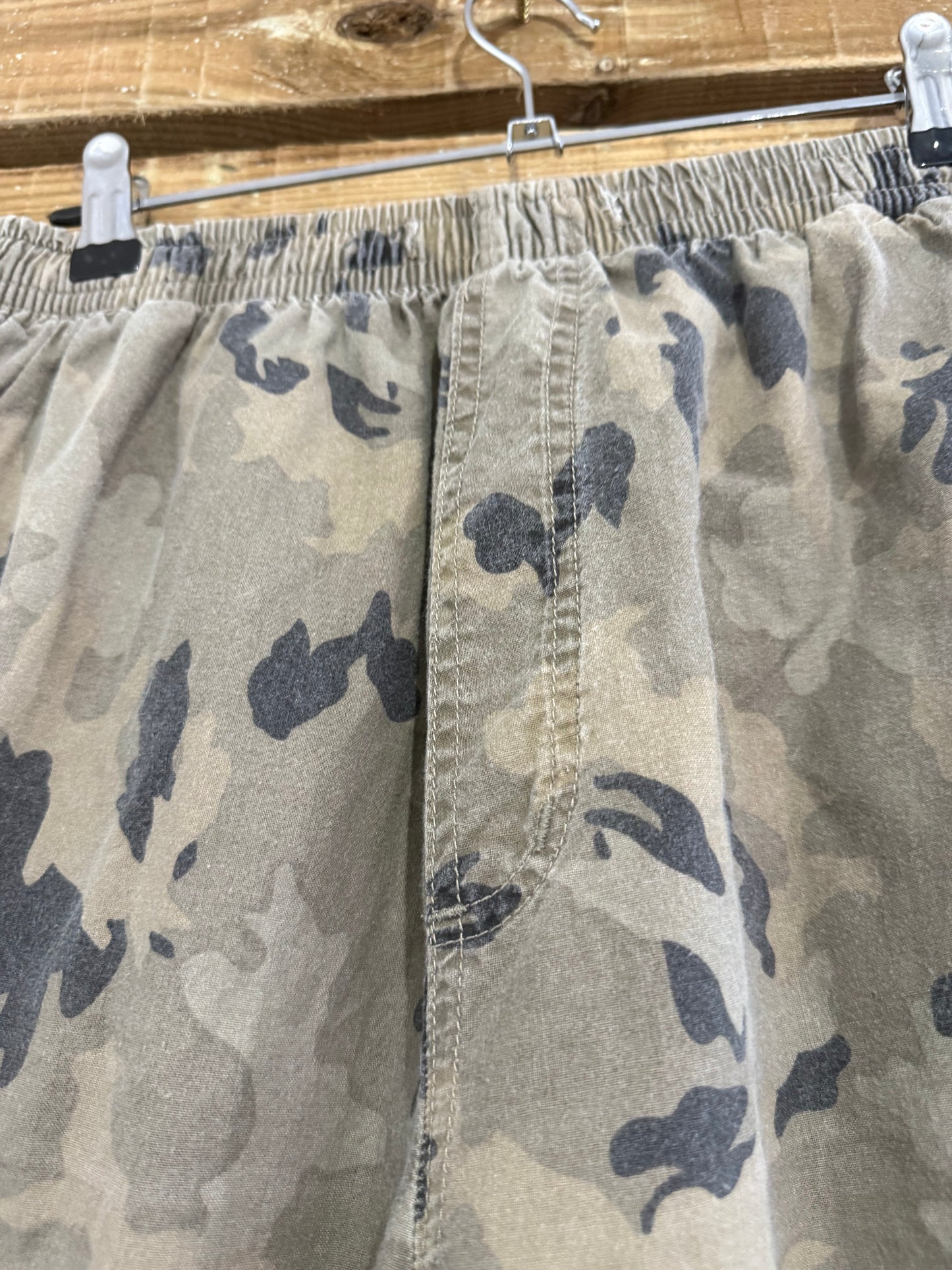 Vintage 90s Camo trousers/ pants. Waist 27-34” Fishing/ Festival/Summer.