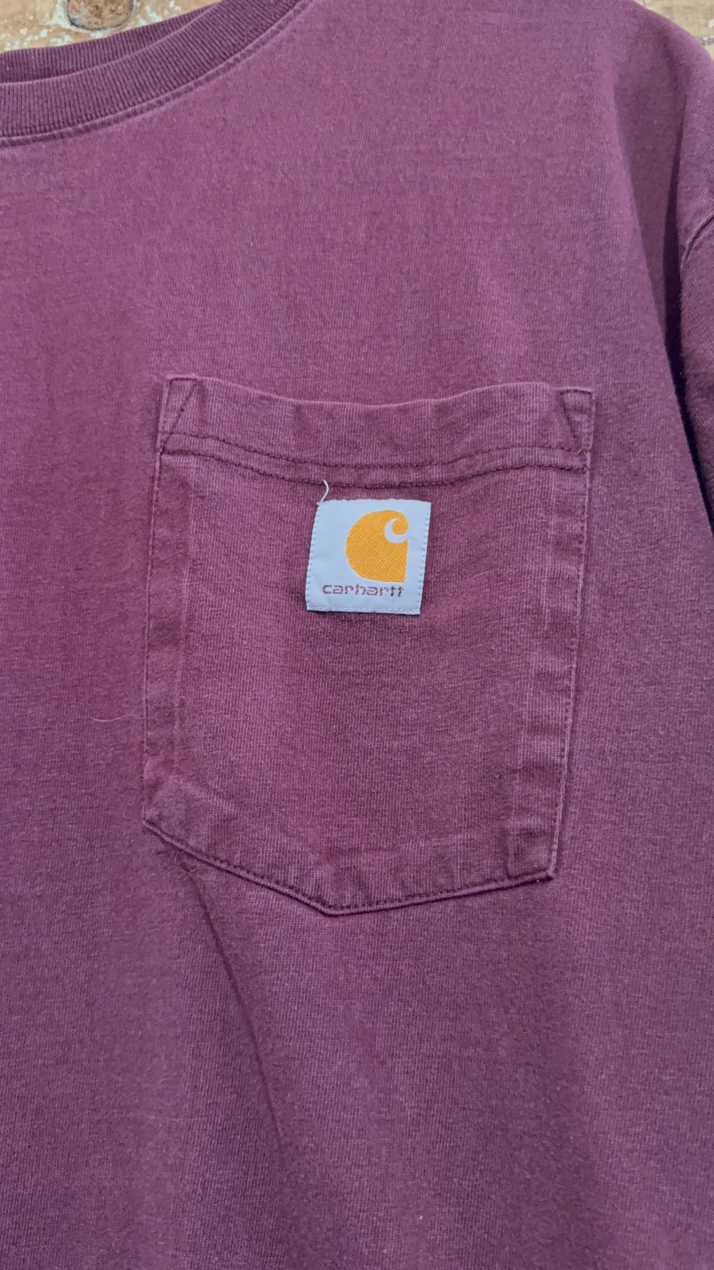 Carhartt logo pocket t-shirt. Burgundy. Workwear/ cowboy/ USA. Size Large.