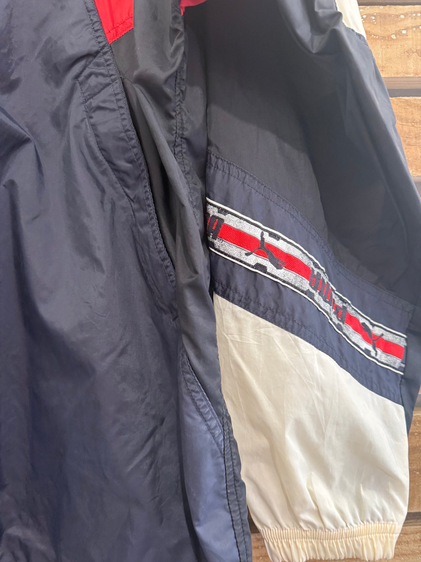 Vintage 80s Puma zip up windbreaker/ shell track jacket. Size Large. Festival.