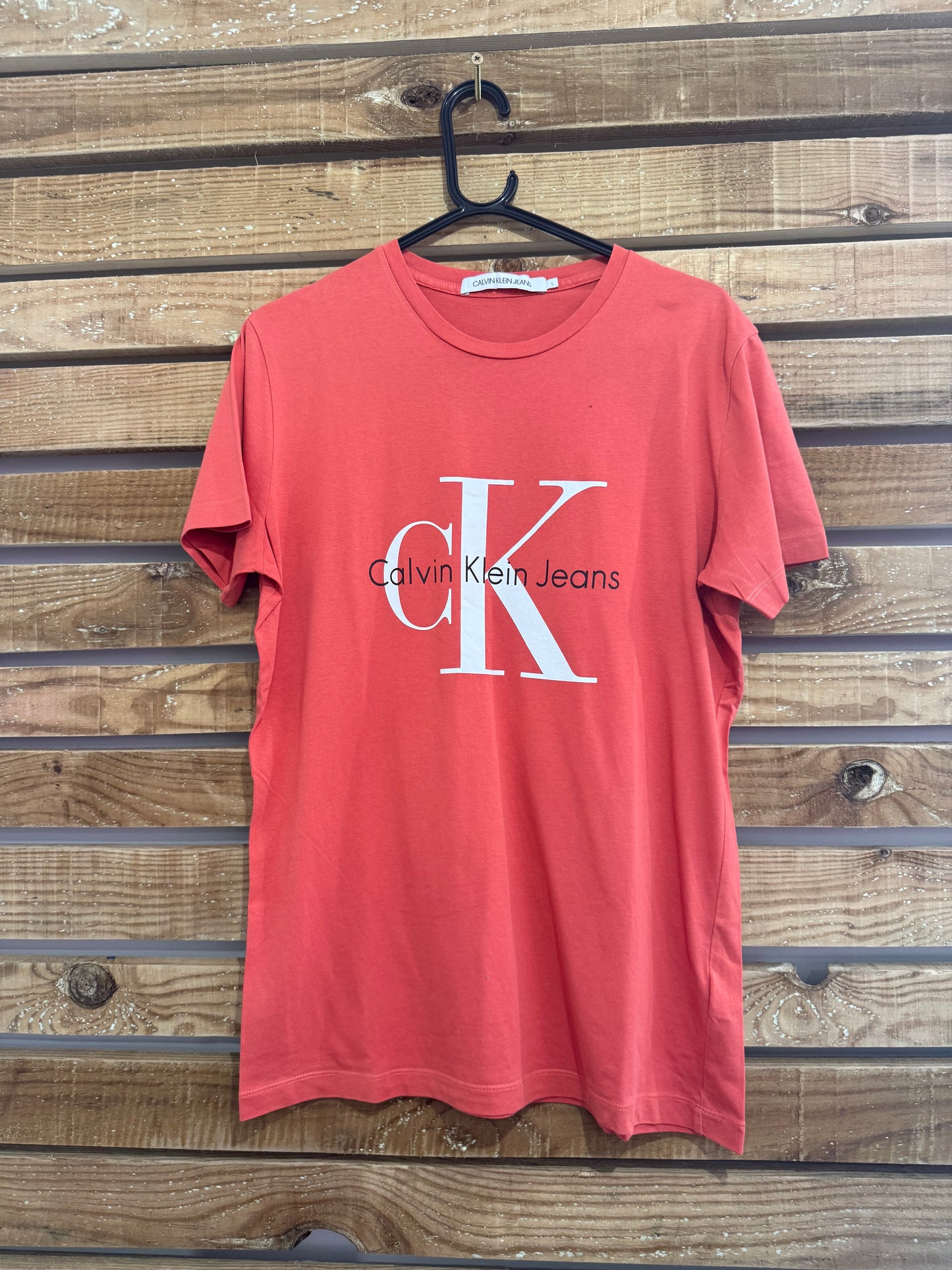 Vintage Y2K Calvin Klein 100% Cotton logo T-shirt. Orange. Size Large.