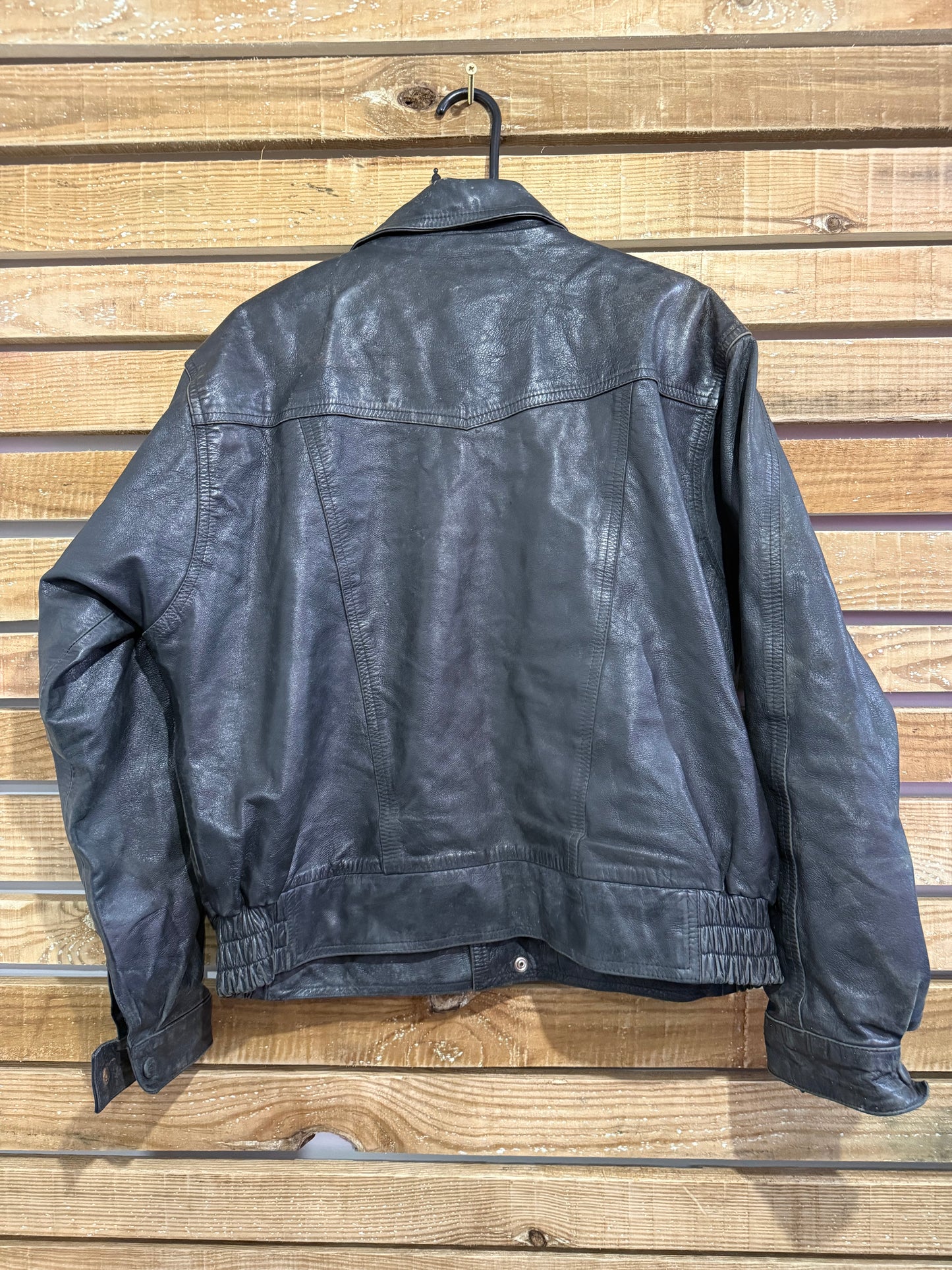 Vintage 80s leather biker bomber jacket. Black. Size Large.