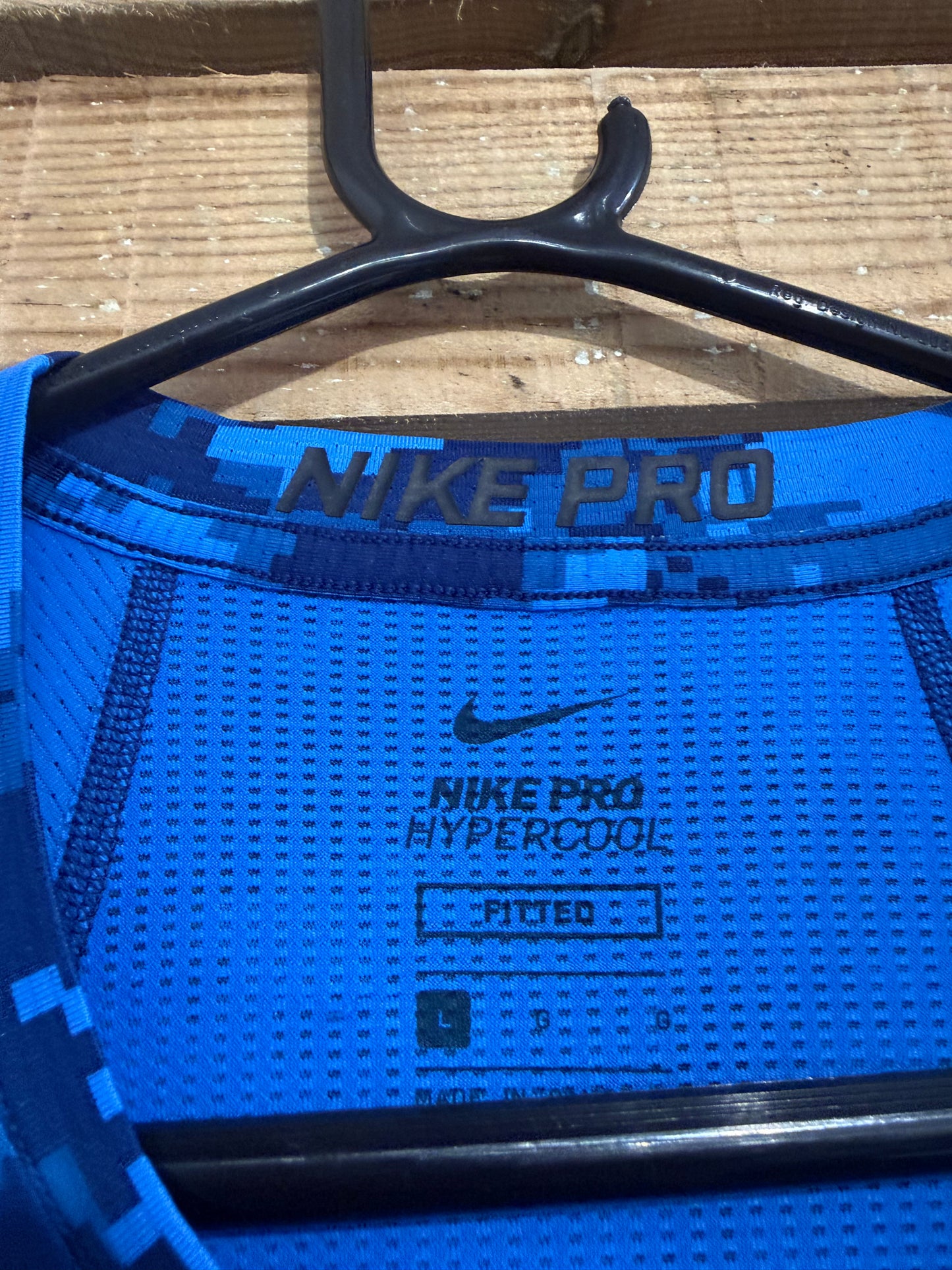 Nike Pro Hypercool Bitmap Camo T-shirt. Gym. Blue. Size Large.