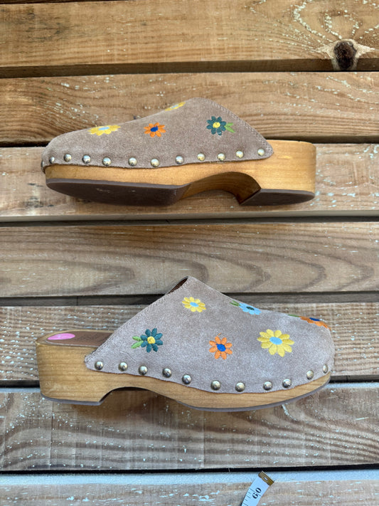 Cape Daisy flower suede leather wood clogs/ mules. Hippy/ flower power. Size EU38, UK5