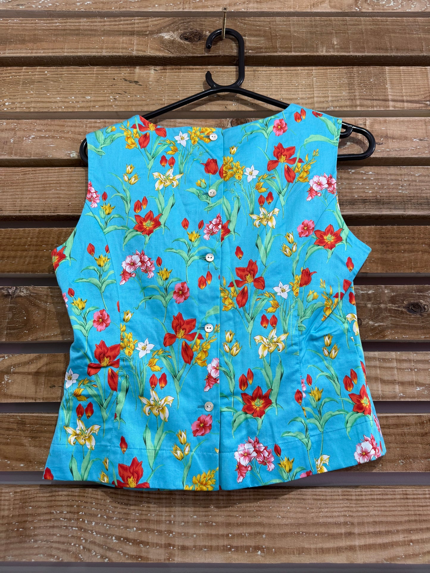 Vintage 80s Aquascutum button up floral top. Summer. Size 10