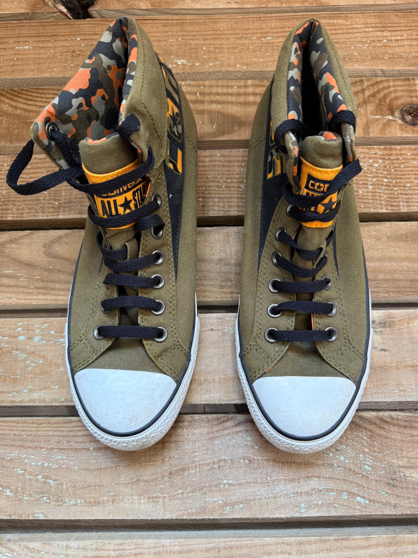 Converse Chuck Taylor All Star Band Mid trainer in a palm green camo colorway. Size UK9.5, EU43.
