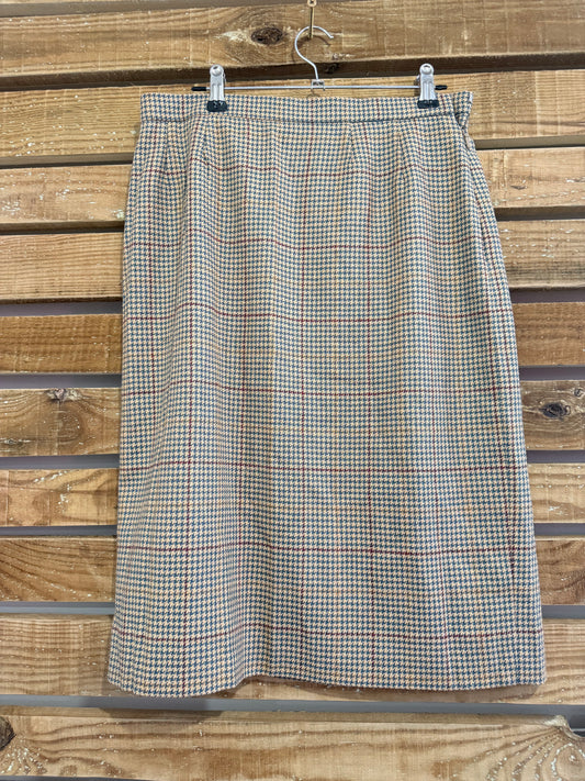 Vintage 80s, 40s style, Aquascutum checked wool skirt. Size 8-10. 29” waist