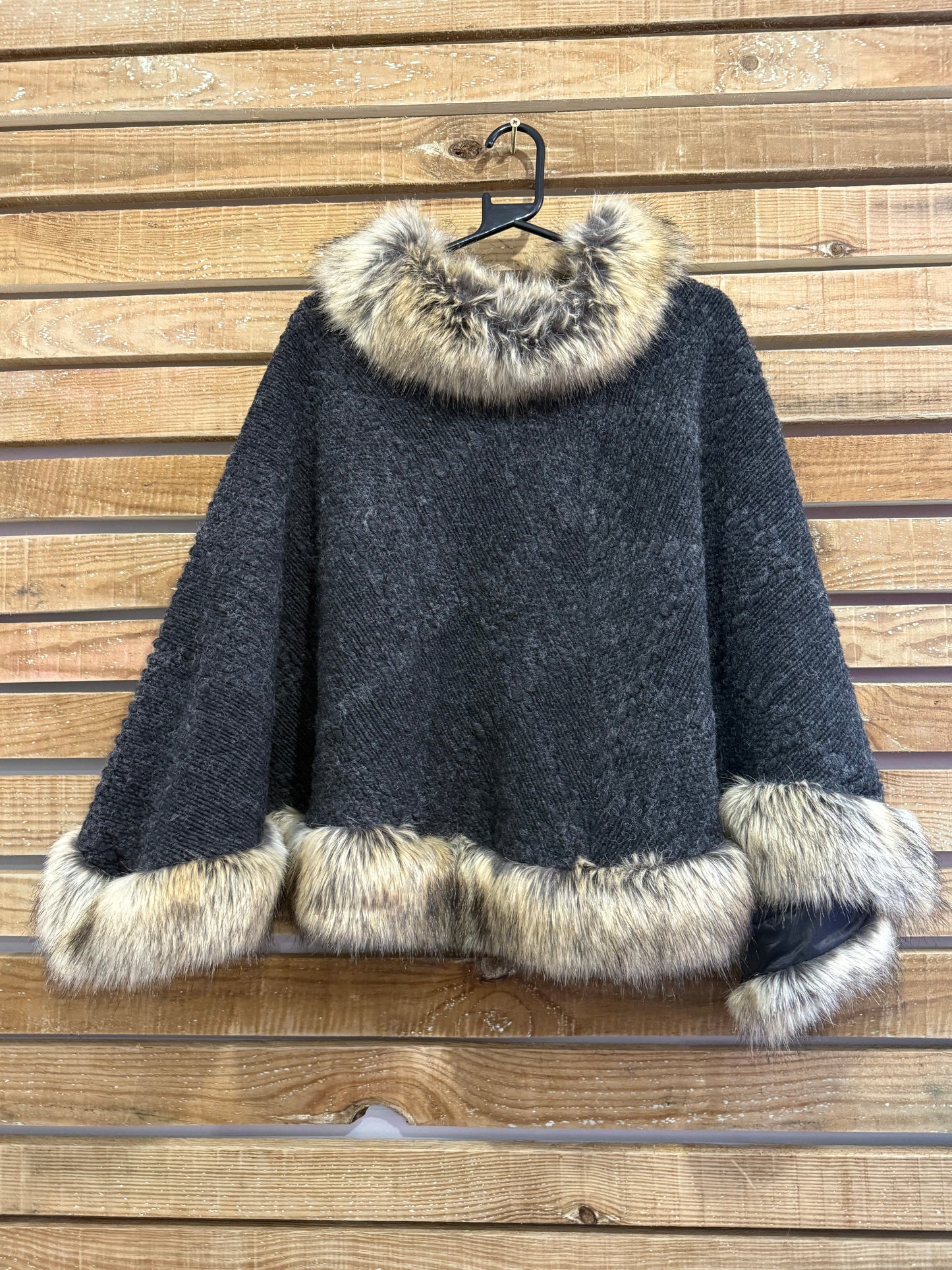 Vintage Y2K faux fur & wool cape. Christmas/ Party/ winter. Free sizing.