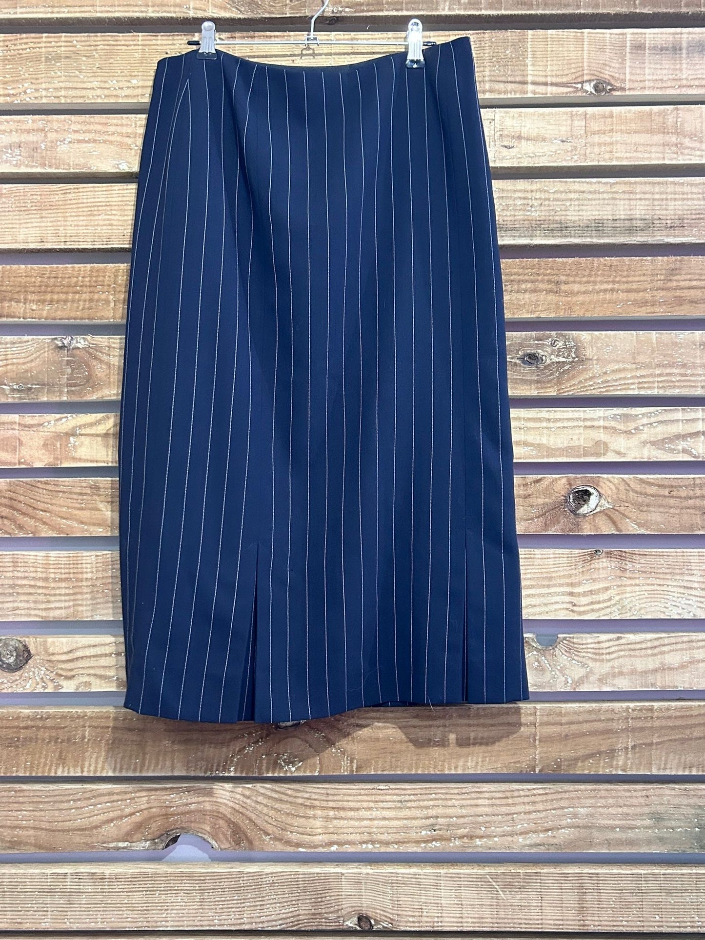 Vintage Y2K Jaeger pinstripe skirt. Waist 30” size UK10