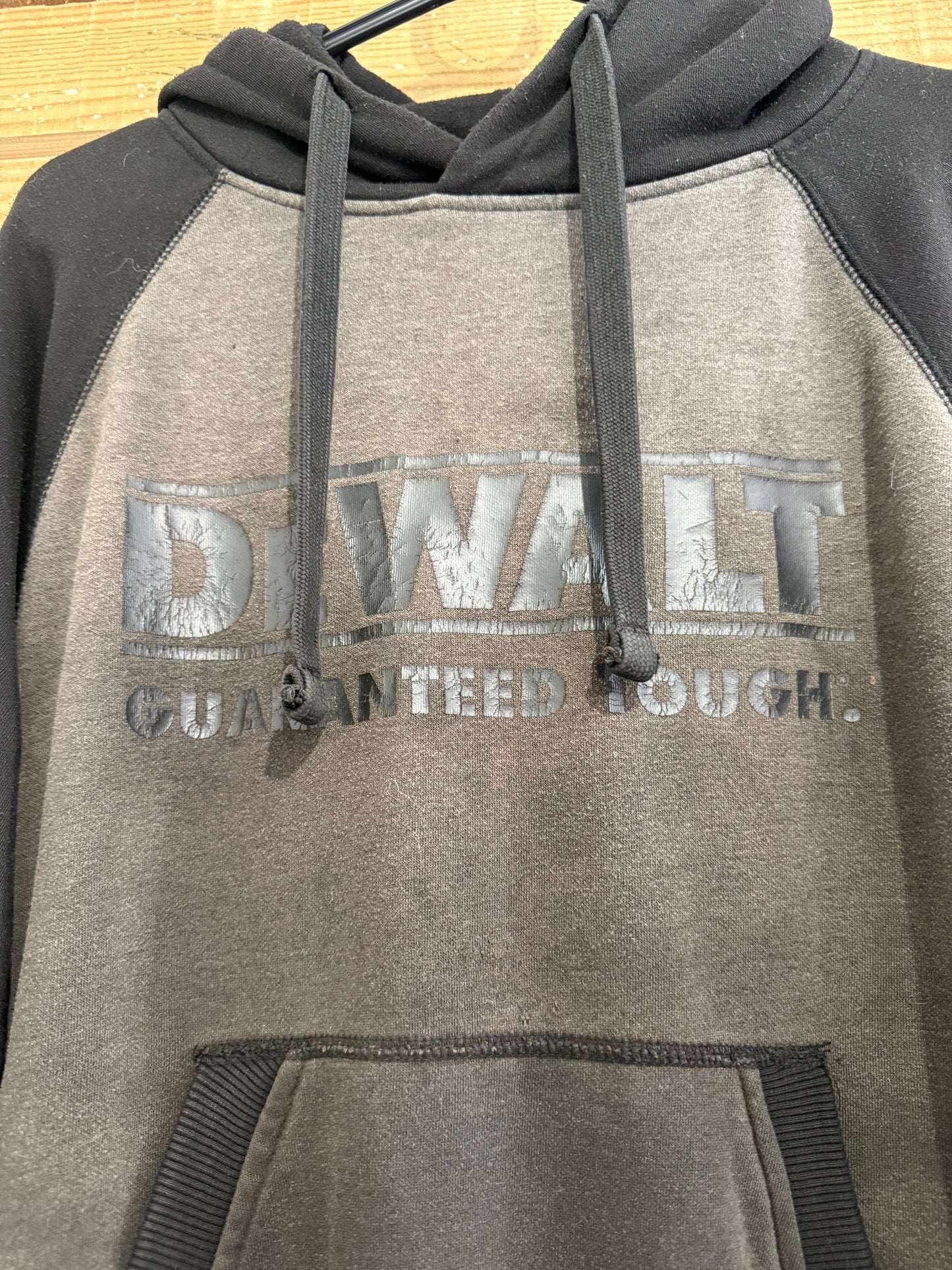 Vintage 90s Dewalt Spell-out hoodie. Hooded sweater. Black. Workwear. Size medium.