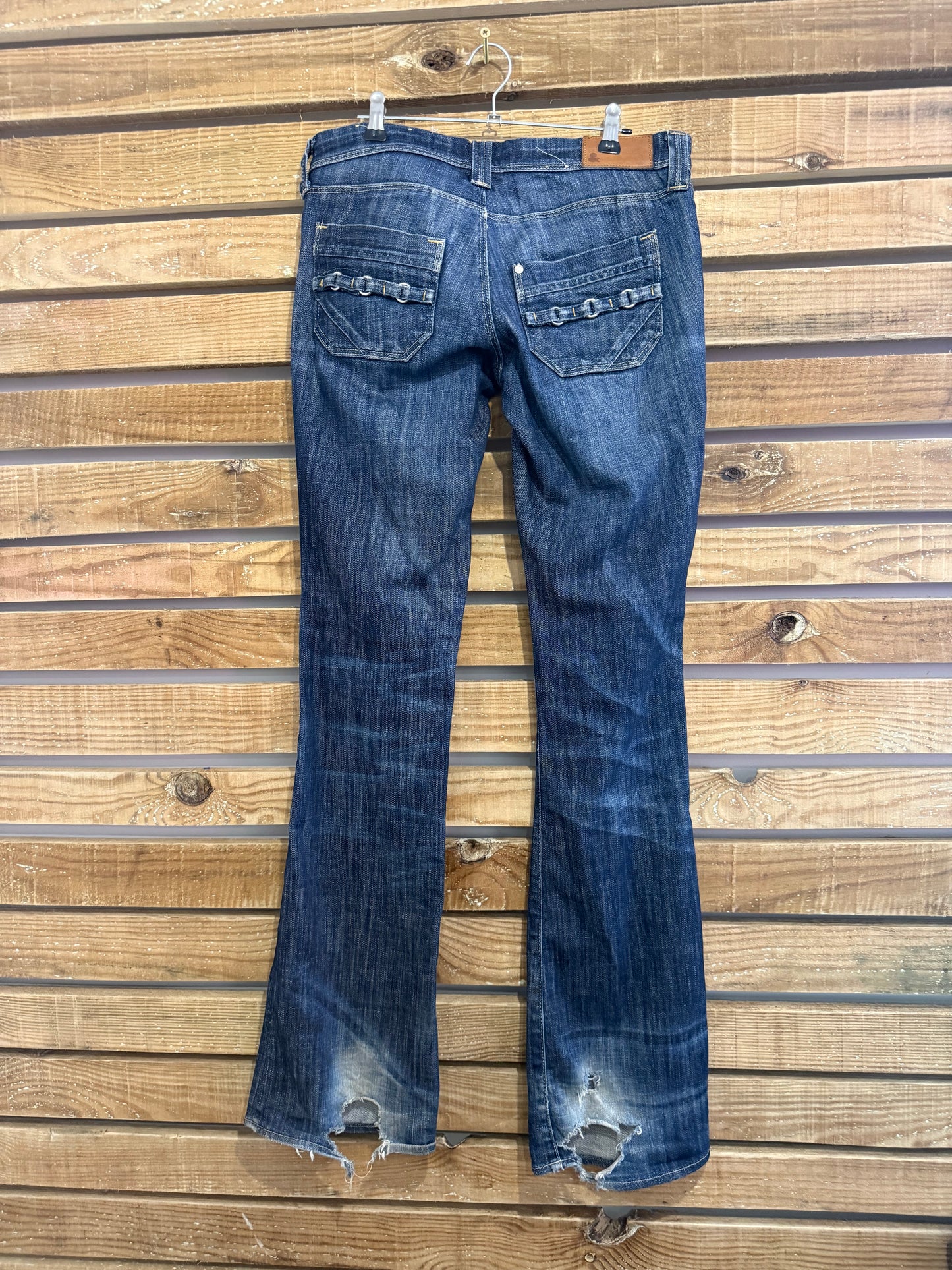 Vintage Y2K flared low rise jeans. Pocket detail. Size UK8-10 30” waist. 34” leg.