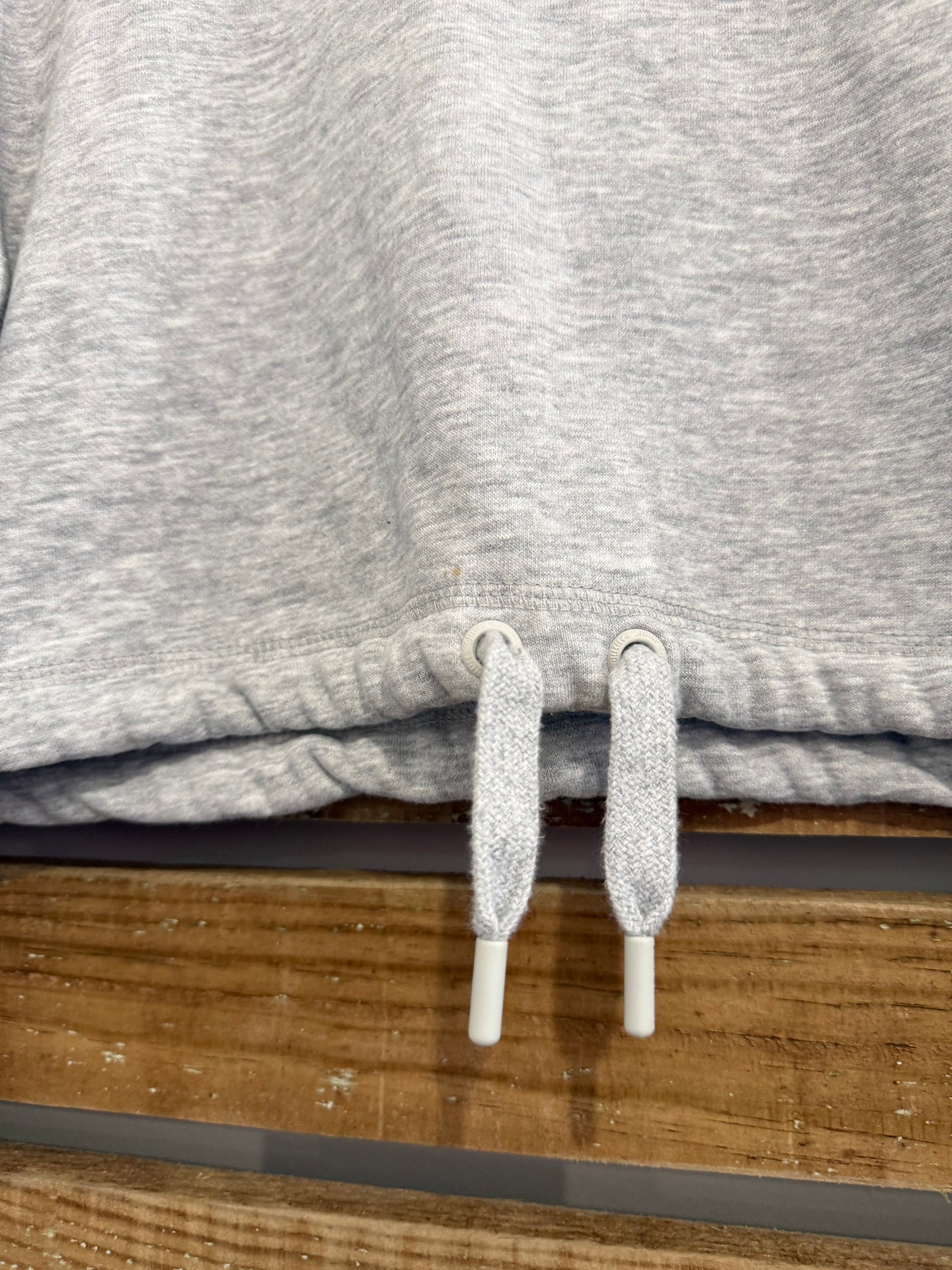 Vintage Y2K Juicy Couture cropped sweatshirt. Crop top. Size XS.