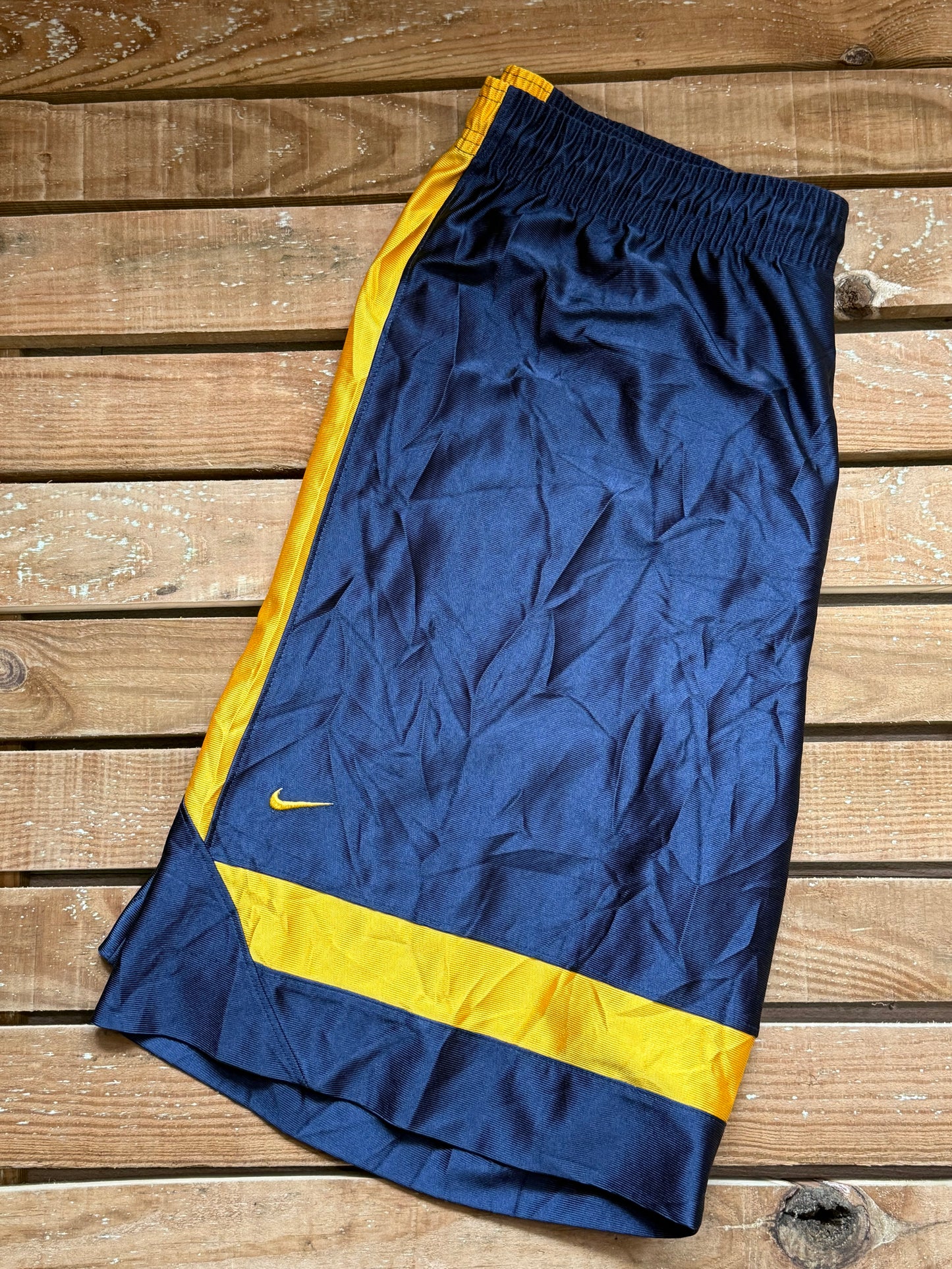 Vintage Y2K Nike Michigan State basketball sports shorts. 26-34” waist. Size Medium.