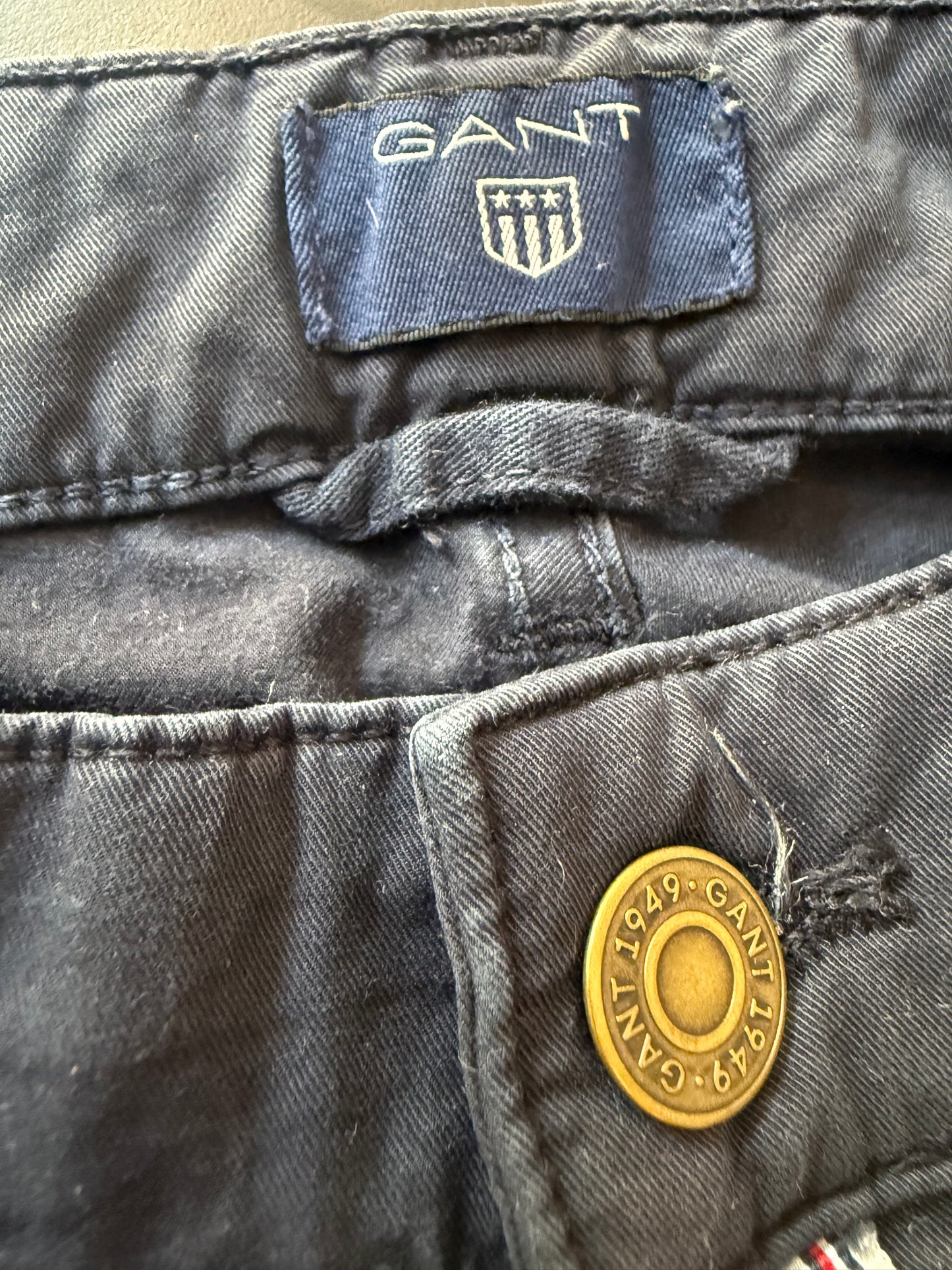 Vintage Y2K Gant chino style cotton jeans/trousers. 34 waist, 30” leg.