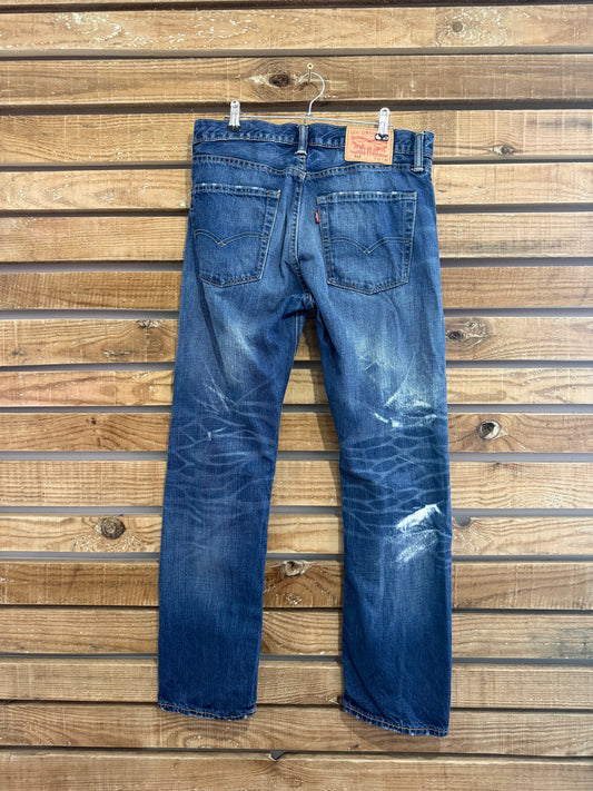Vintage Y2K Levi’s 513 Blue Jeans. Distressed. Waist 32” leg 30”