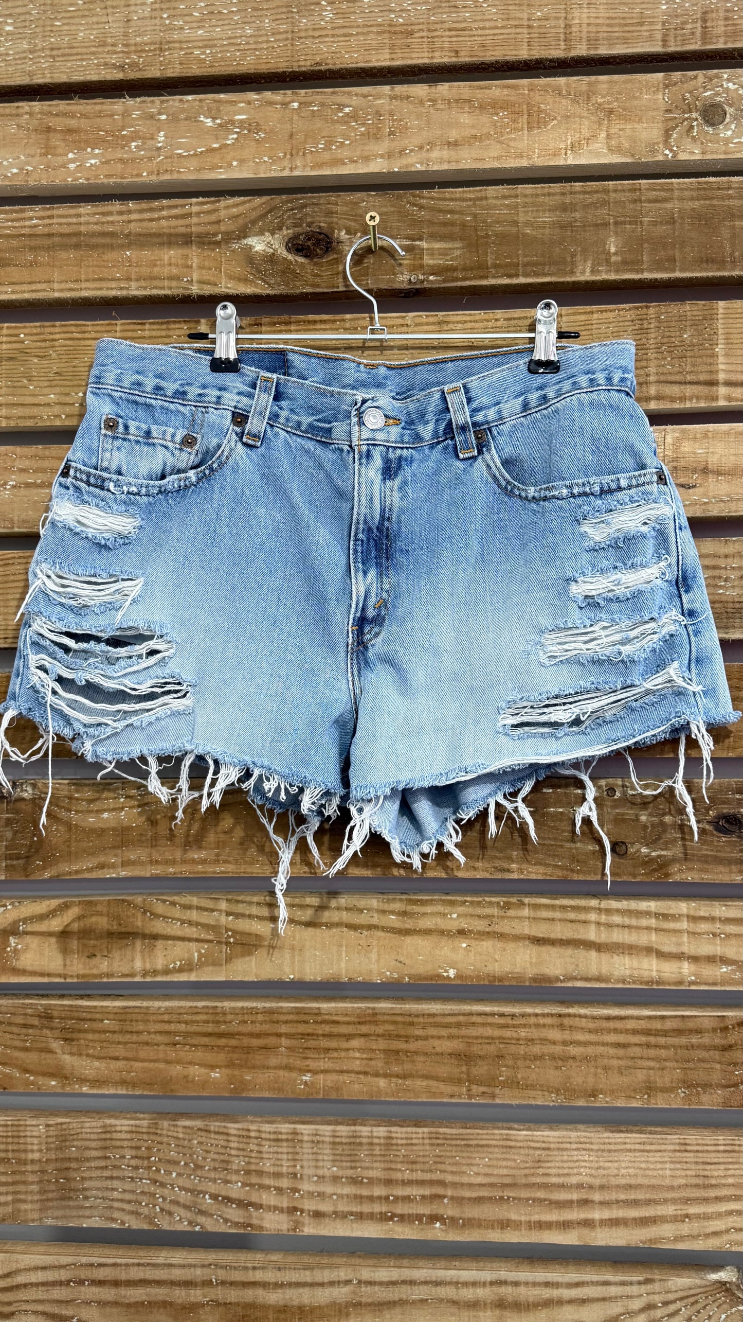 Vintage 90s Levi’s 577 Cut Off Denim Shorts. 32” waist, UK12.
