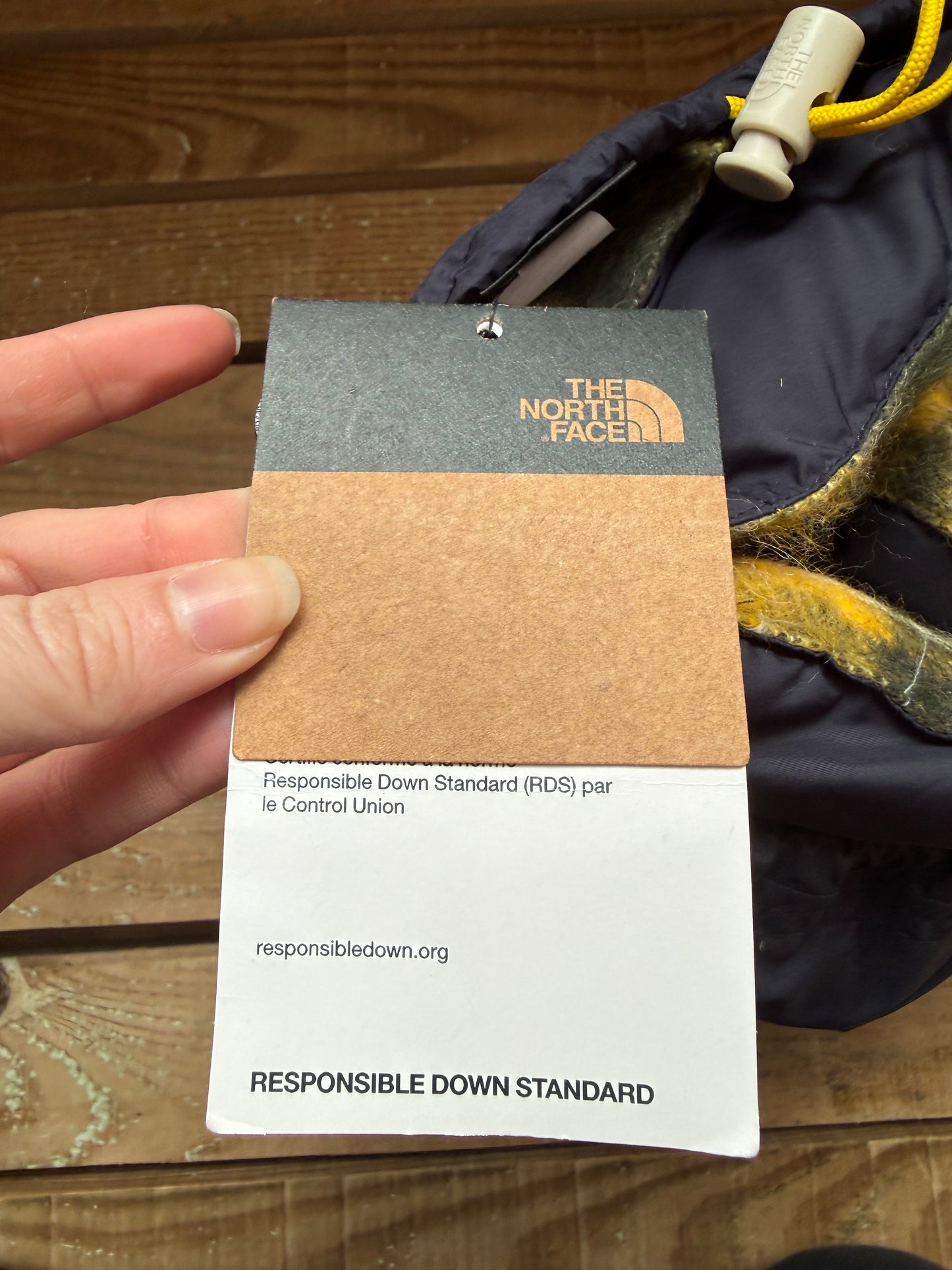 BNWT The North Face padded down scarf with bag. Checked yellow.