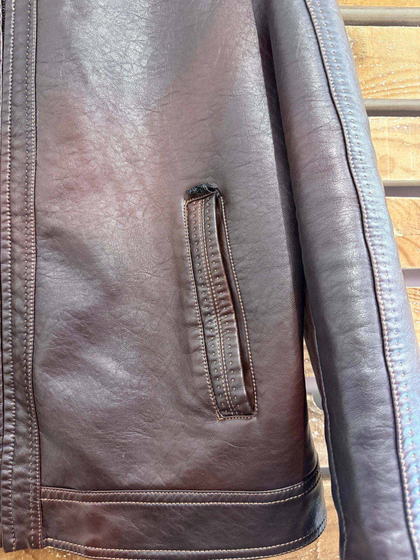 Vintage Y2K Brown leather bomber jacket. Size Medium.
