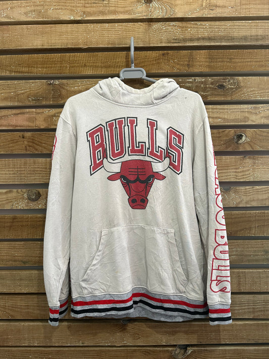Vintage 90s NBA Chicago Bulls hoodie/ hooded sweater. Size Medium.