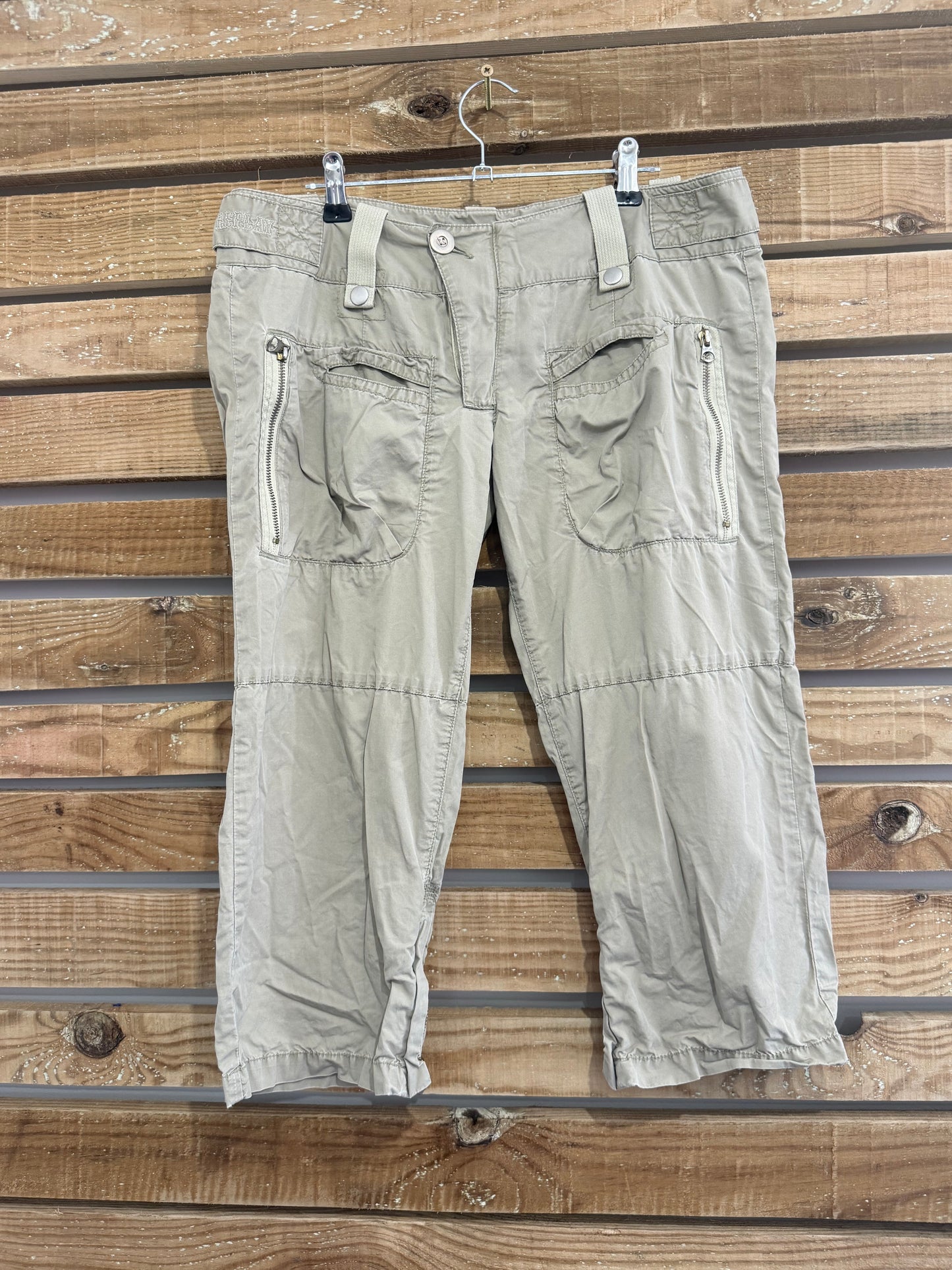 Vintage Y2K Replay capri cargo pants. Gorpcore. Cropped trousers. Summer. Size 10-12.