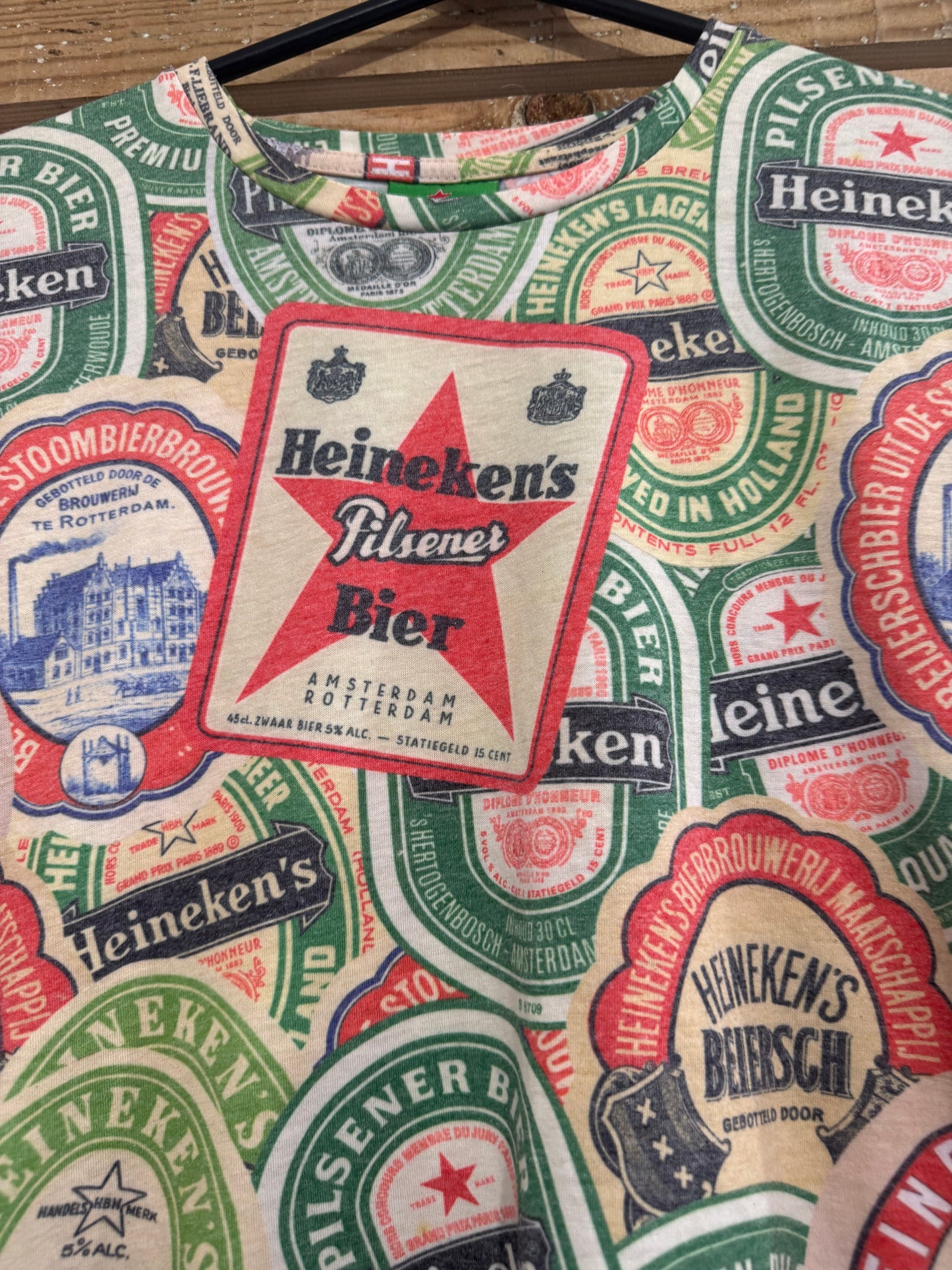 Vintage 90s Heineken print motif T-shirt. Size Small.