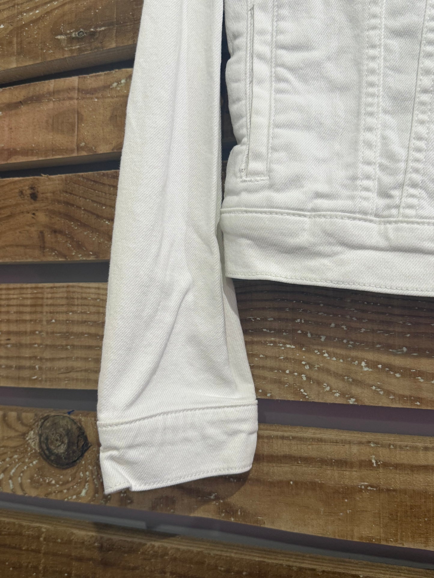 Vintage Y2K Levi’s white denim jacket. Size small