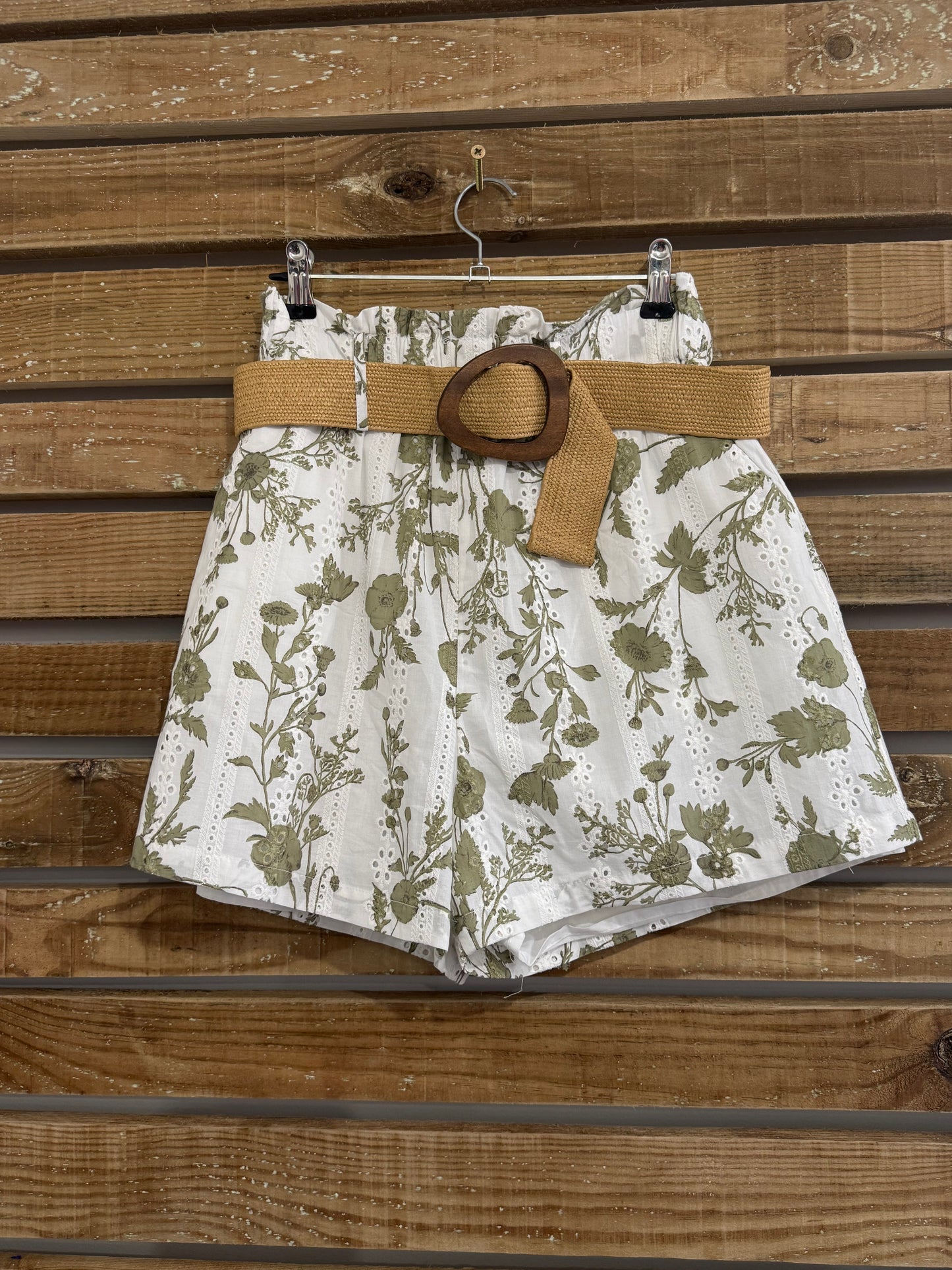 Zara floral broderie anglaise shorts with belt. Size Small. 24”-32” waist.