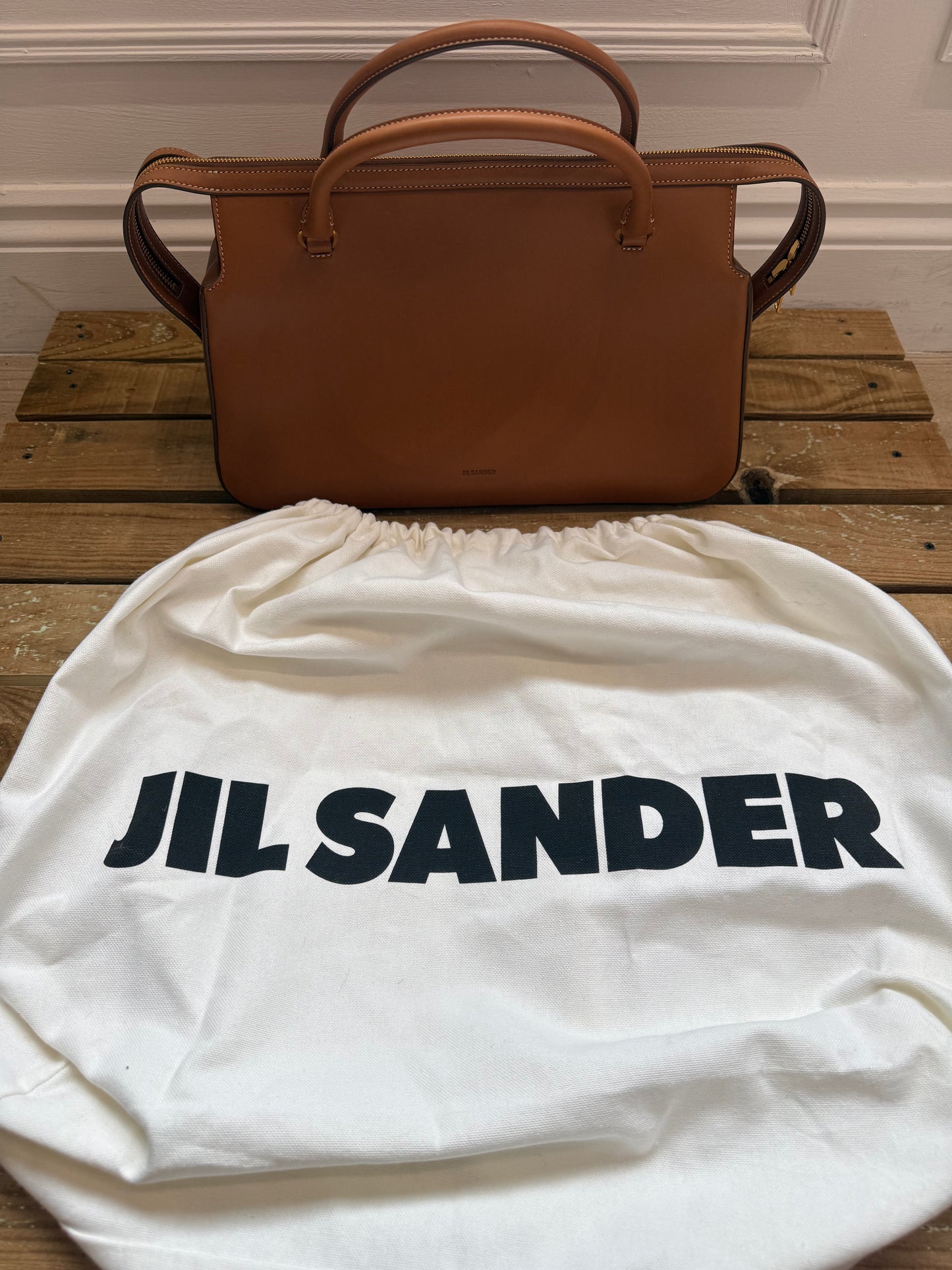 Jil Sander Elephant Medium Leather tote bag in tan leather with dustbag. Brand new.