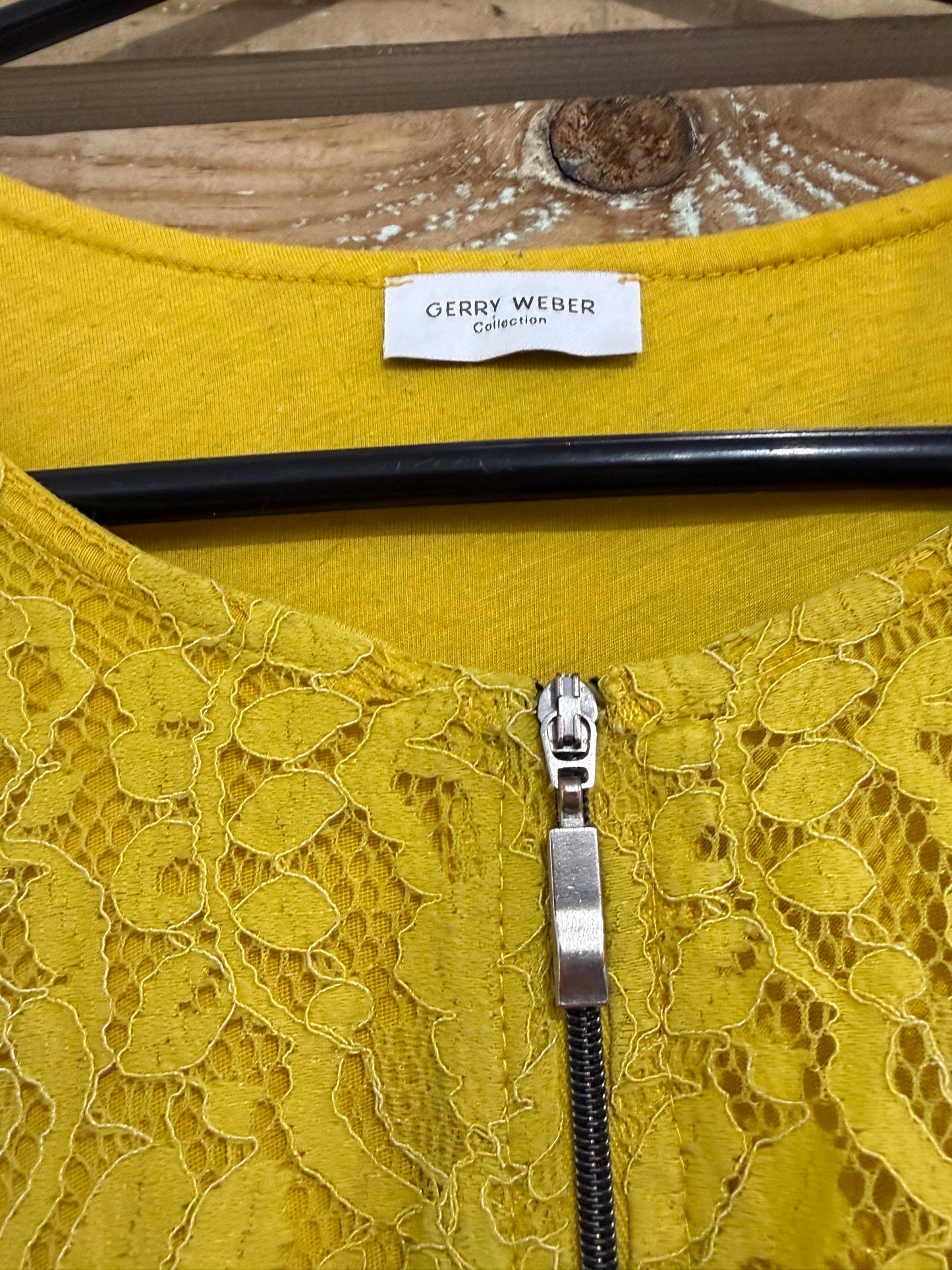 Gerry Weber lace zip up jacket/ top. Free sizing. Mustard.