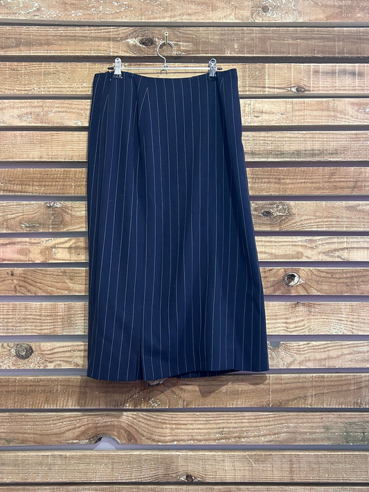 Vintage Y2K Jaeger pinstripe skirt. Waist 30” size UK10