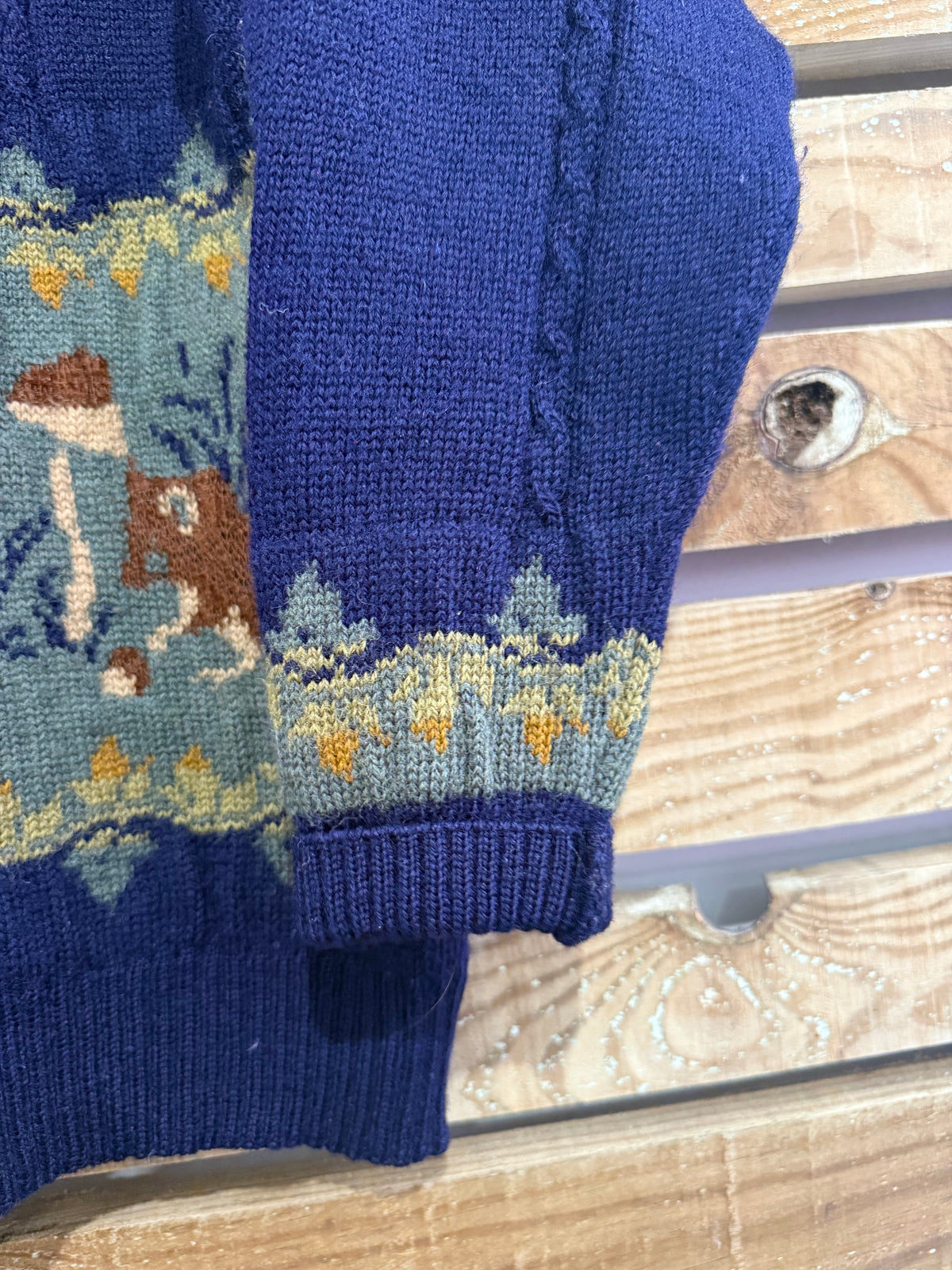 Vintage 80s Acorn mushroom & squirrel wool knit jumper. Cottagecore. Made in England. Rare. Size Medium.