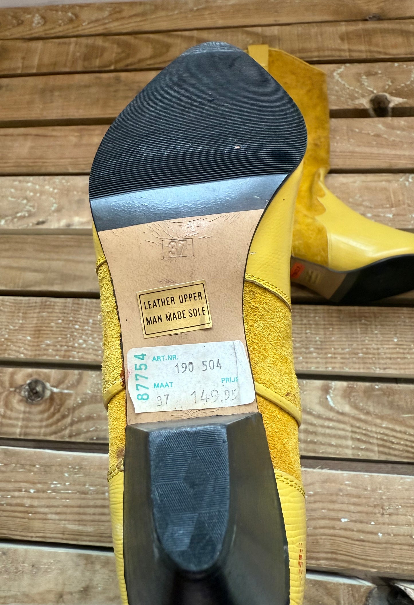 Vintage 80s Cowboy leather boots. Western. Yellow. Taft boots. Size EU37, UK4.